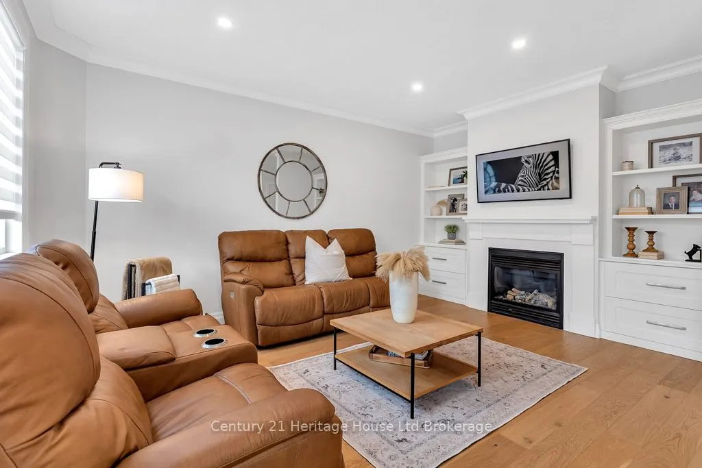 12 Oliver Crescent