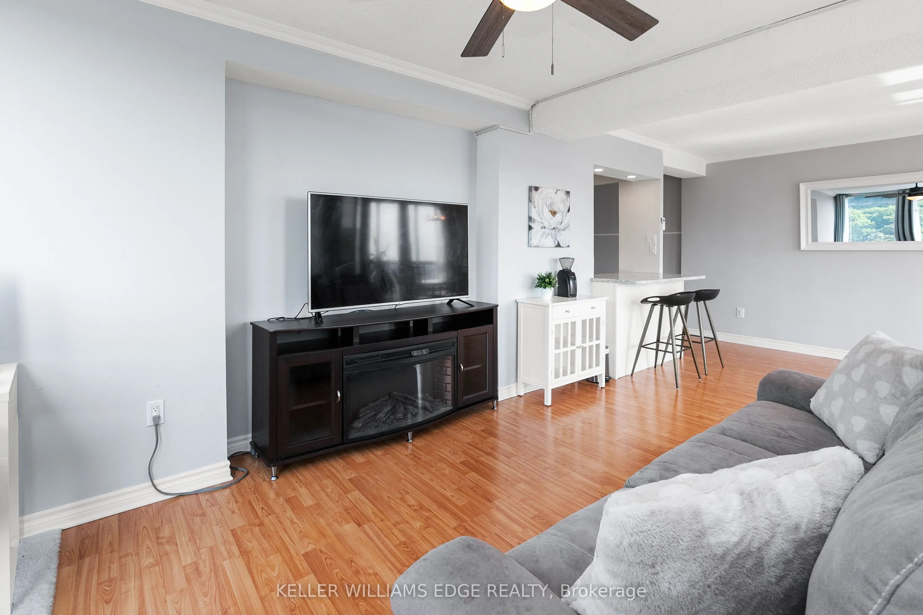 150 Charlton Avenue E, #2206