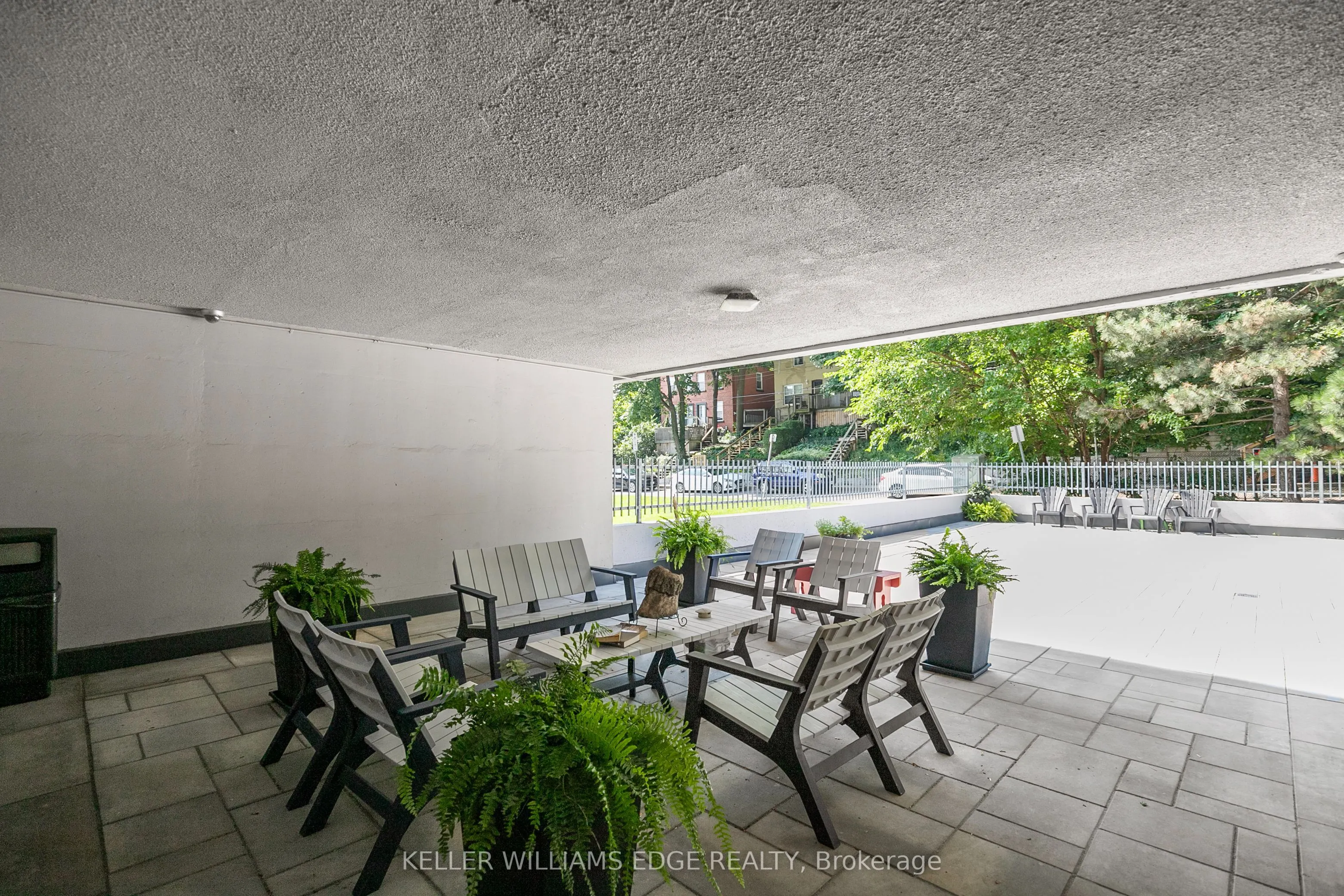 150 Charlton Avenue E, #2206