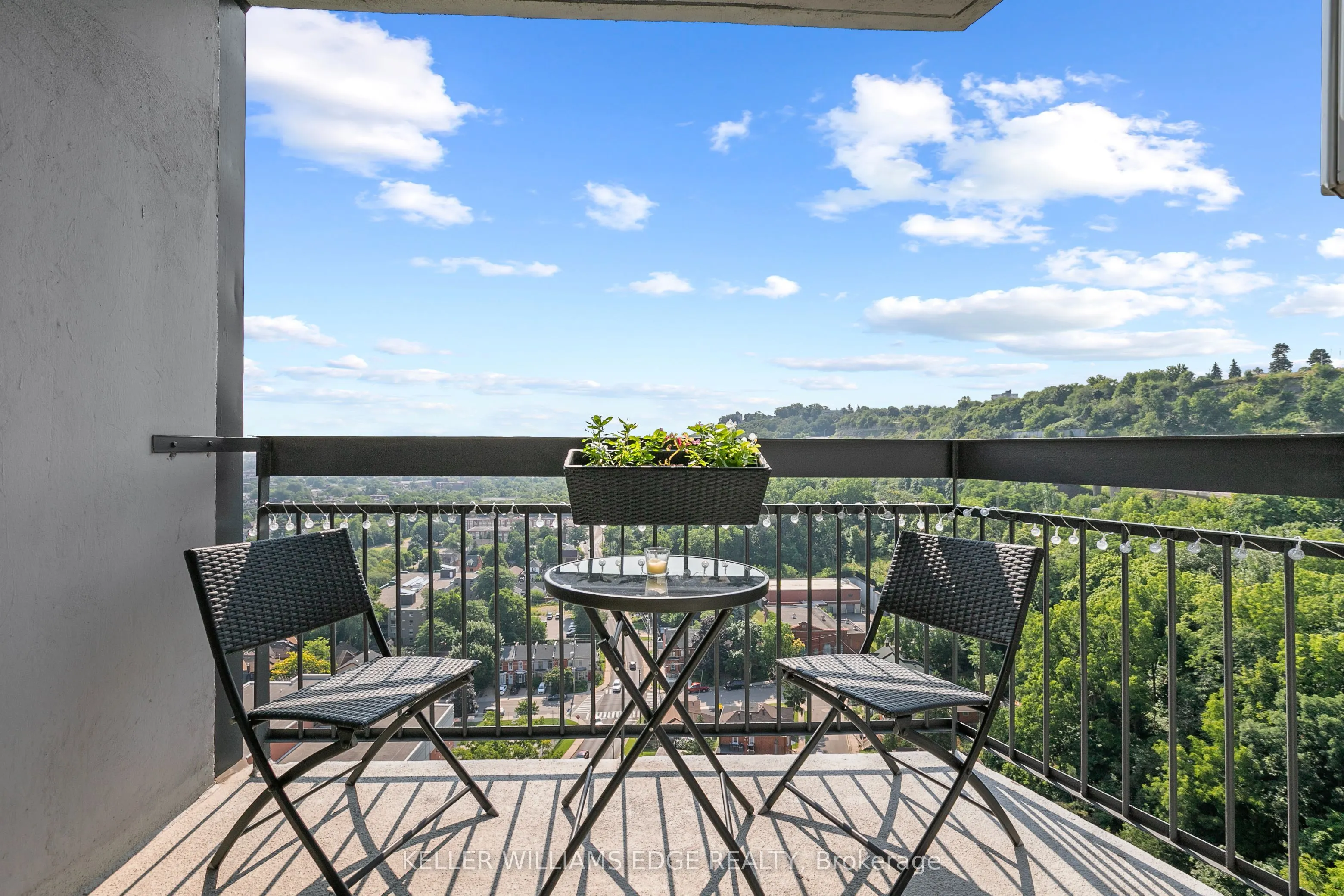 150 Charlton Avenue E, #2206