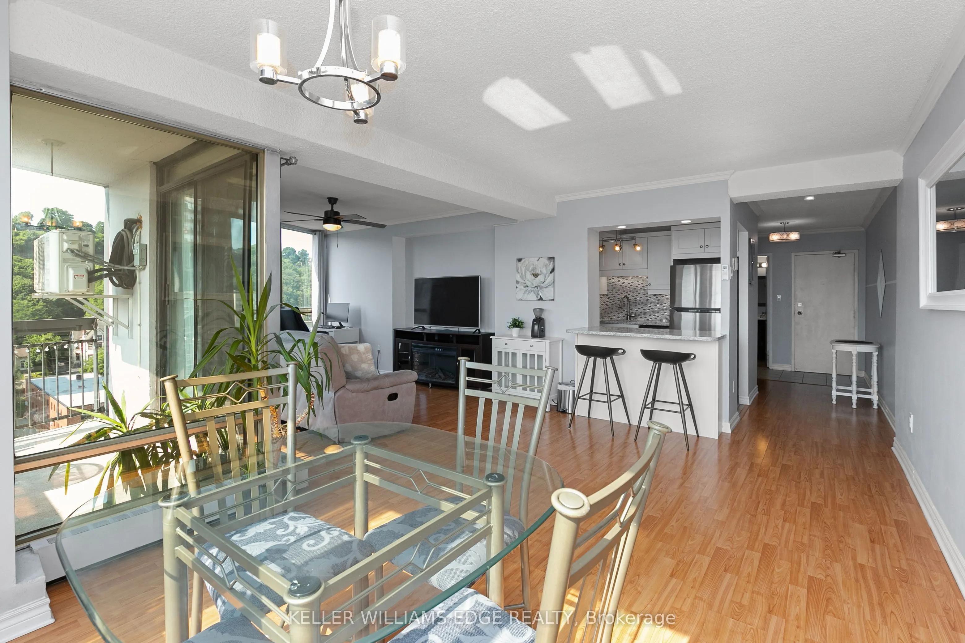 150 Charlton Avenue E, #2206