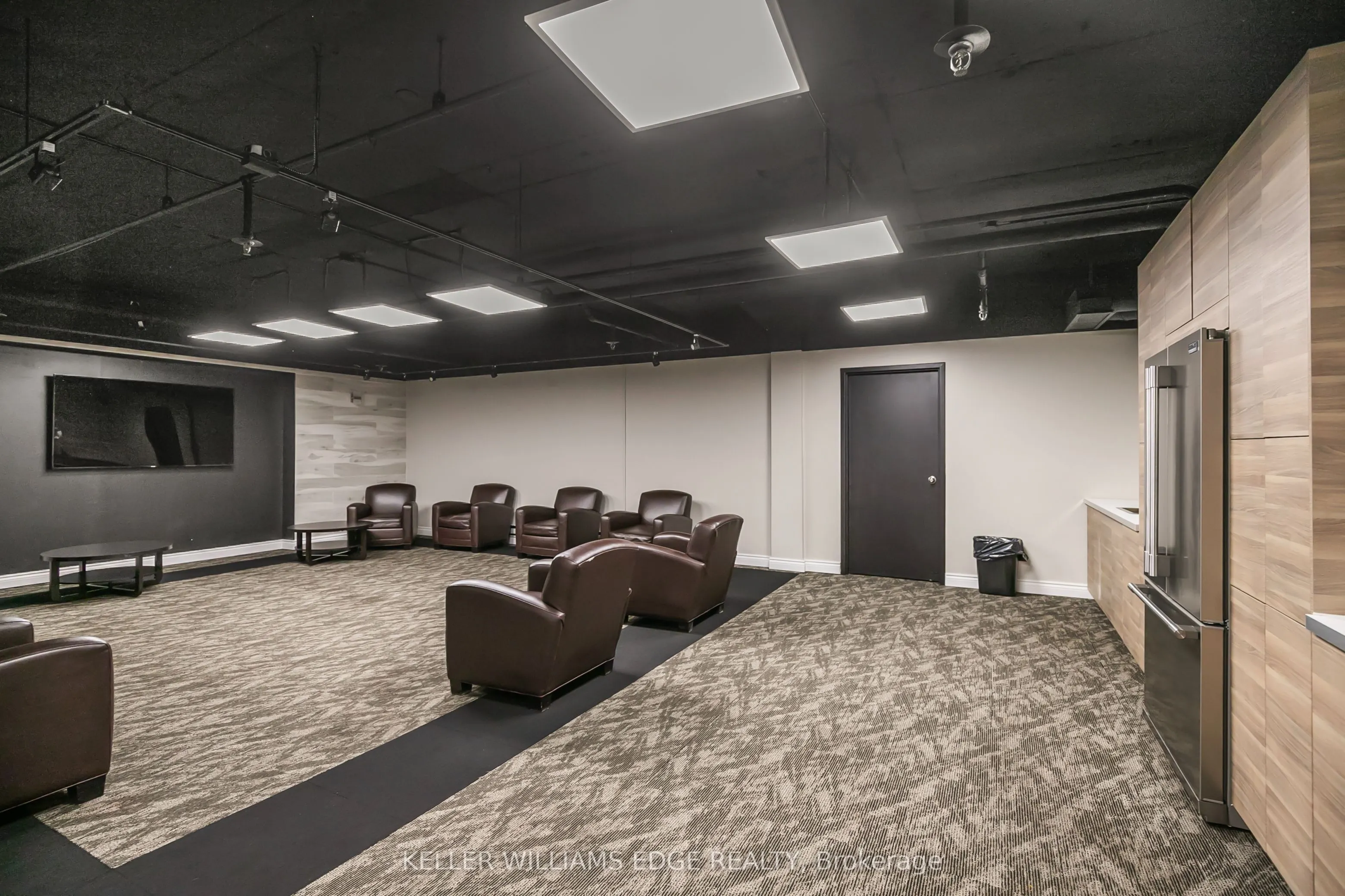 150 Charlton Avenue E, #2206