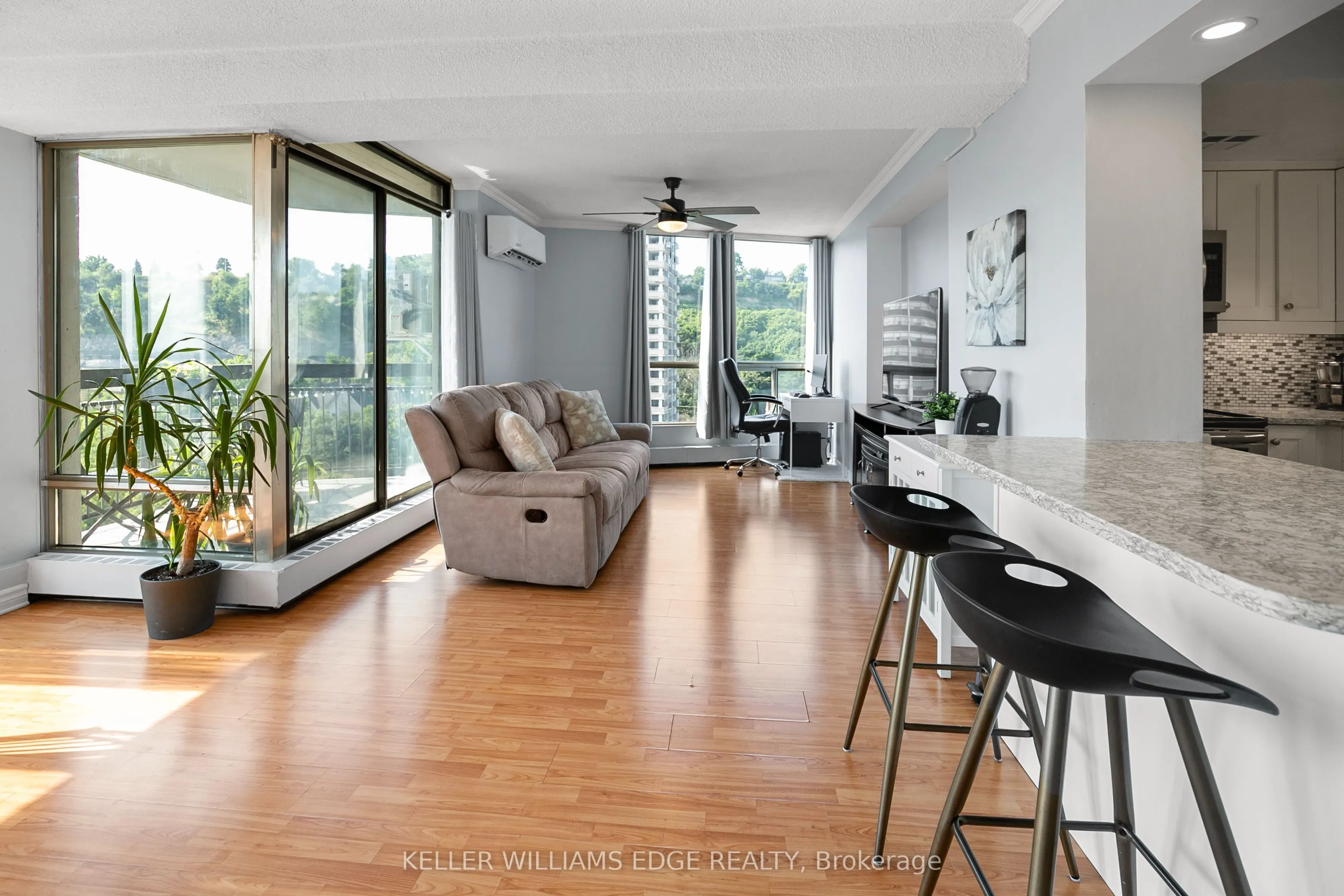 150 Charlton Avenue E, #2206