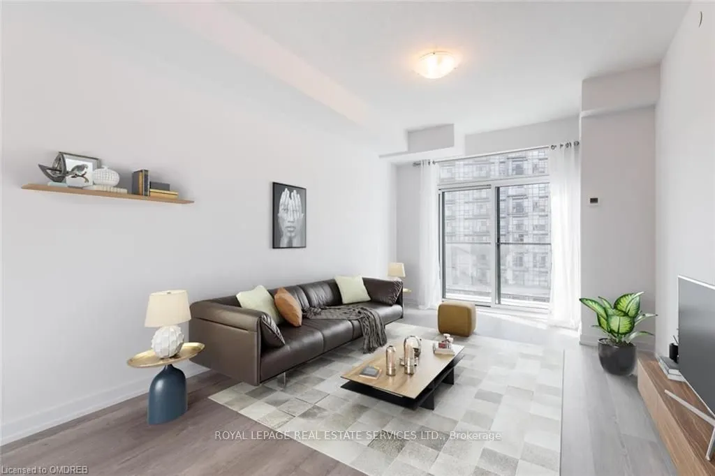 460 Dundas Street E, #901