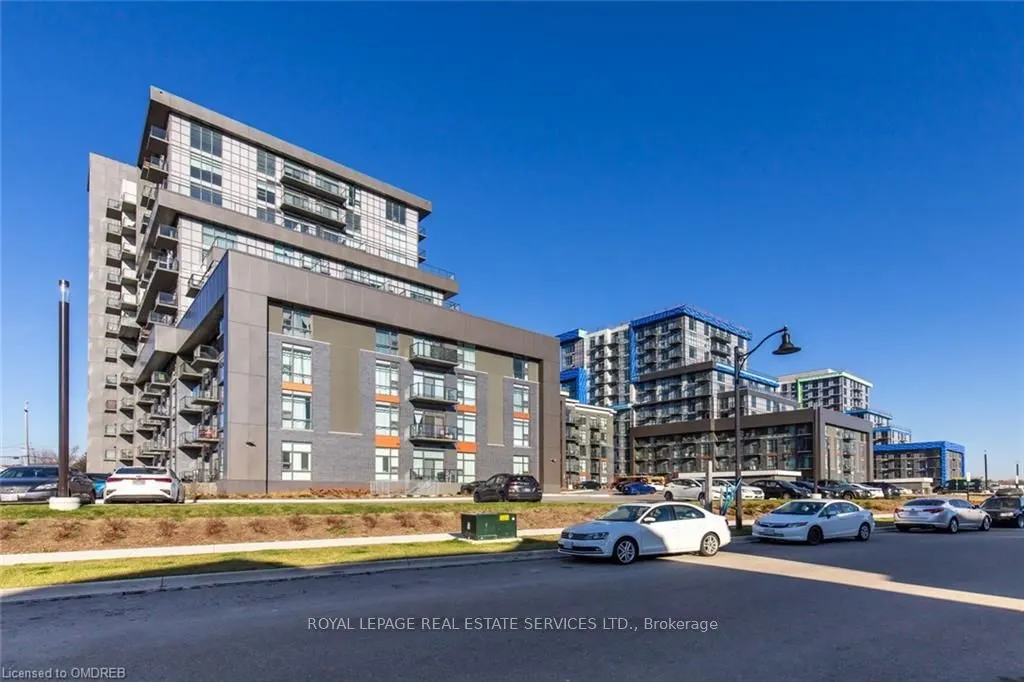 460 Dundas Street E, #901