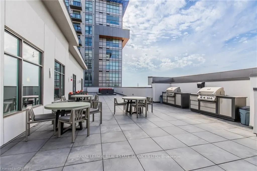 460 Dundas Street E, #901