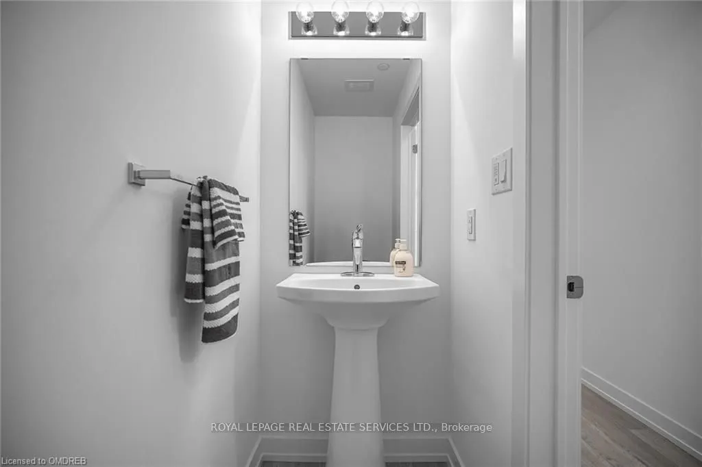 460 Dundas Street E, #901