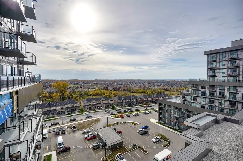 460 Dundas Street E, #901