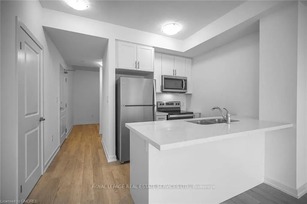 460 Dundas Street E, #901
