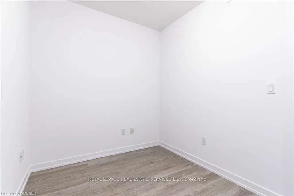 460 Dundas Street E, #901