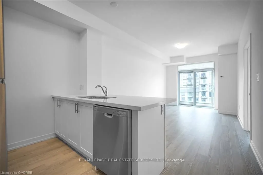 460 Dundas Street E, #901