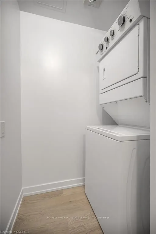 460 Dundas Street E, #901