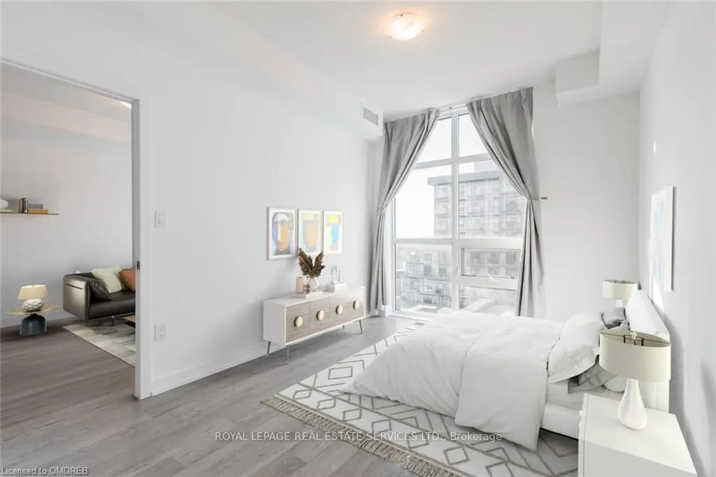 460 Dundas Street E, #901