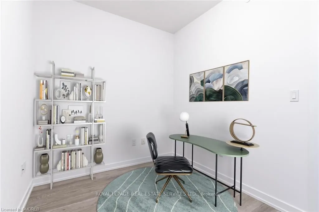 460 Dundas Street E, #901