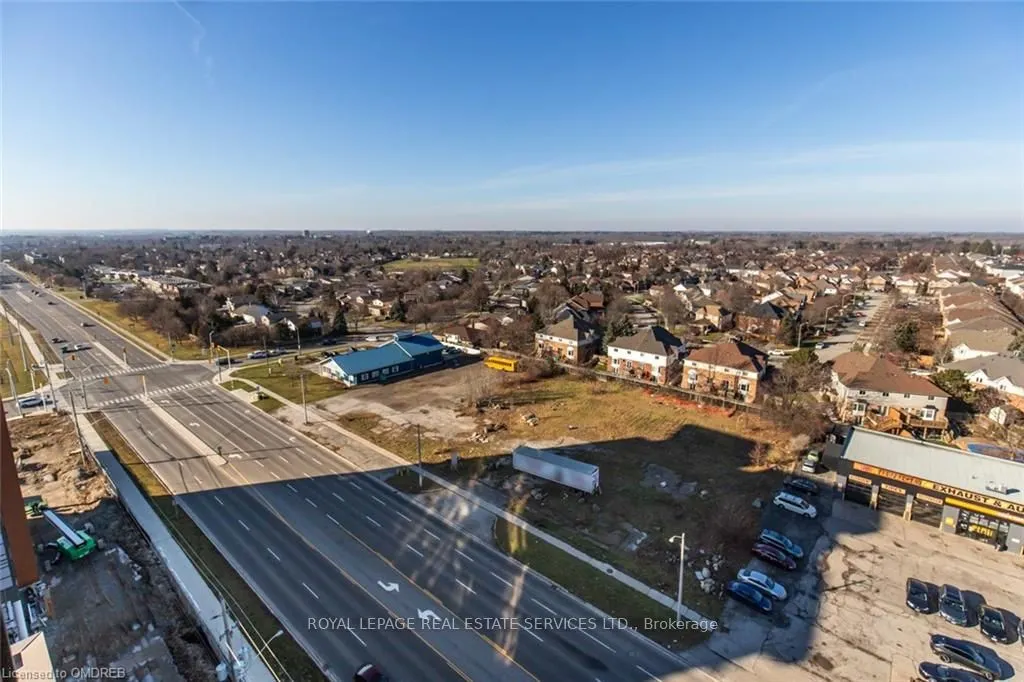 460 Dundas Street E, #901