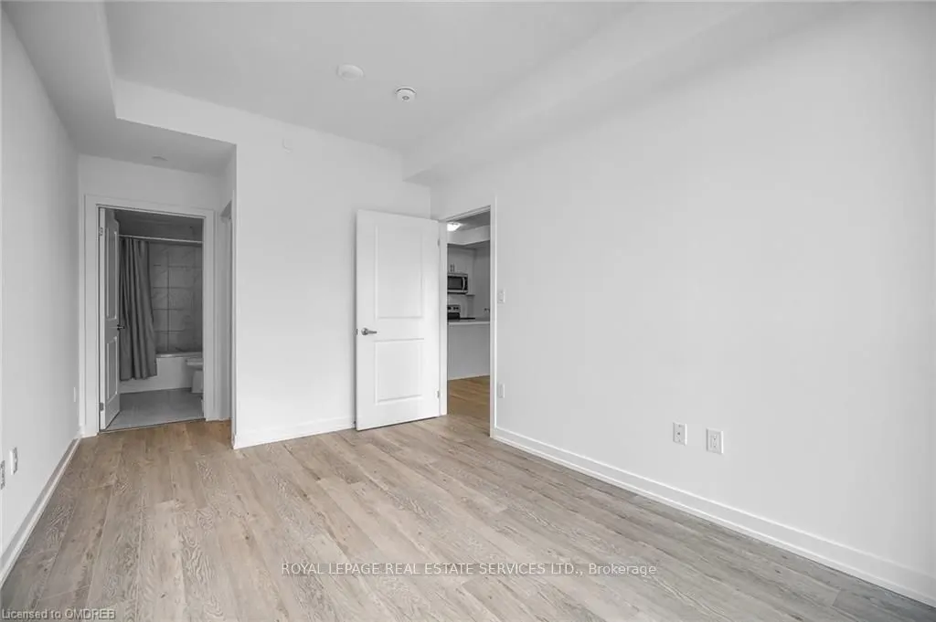 460 Dundas Street E, #901