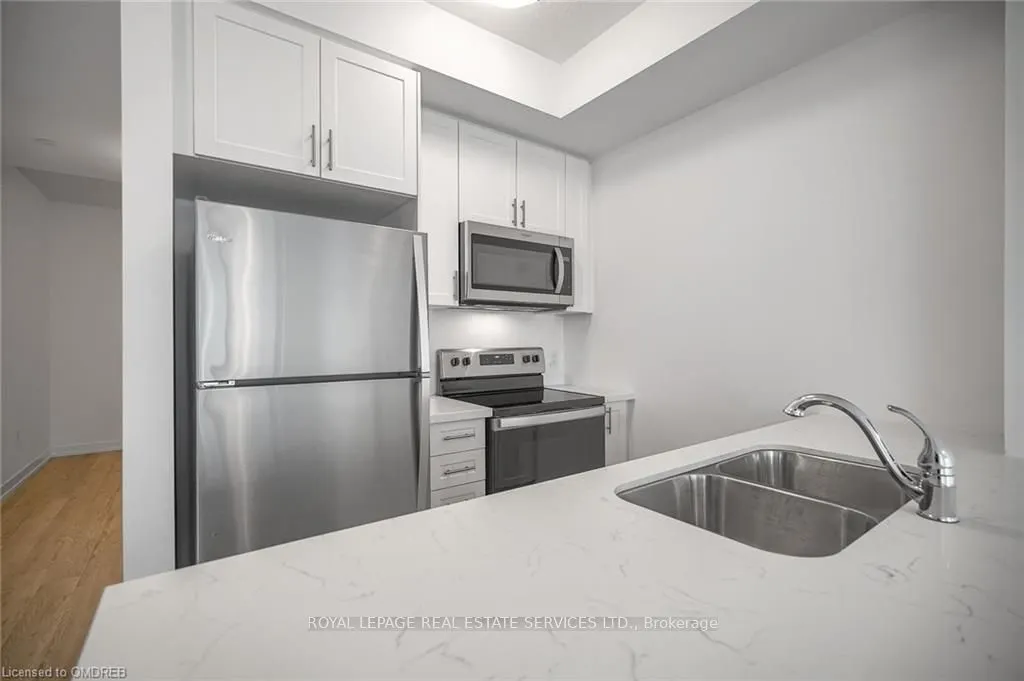 460 Dundas Street E, #901