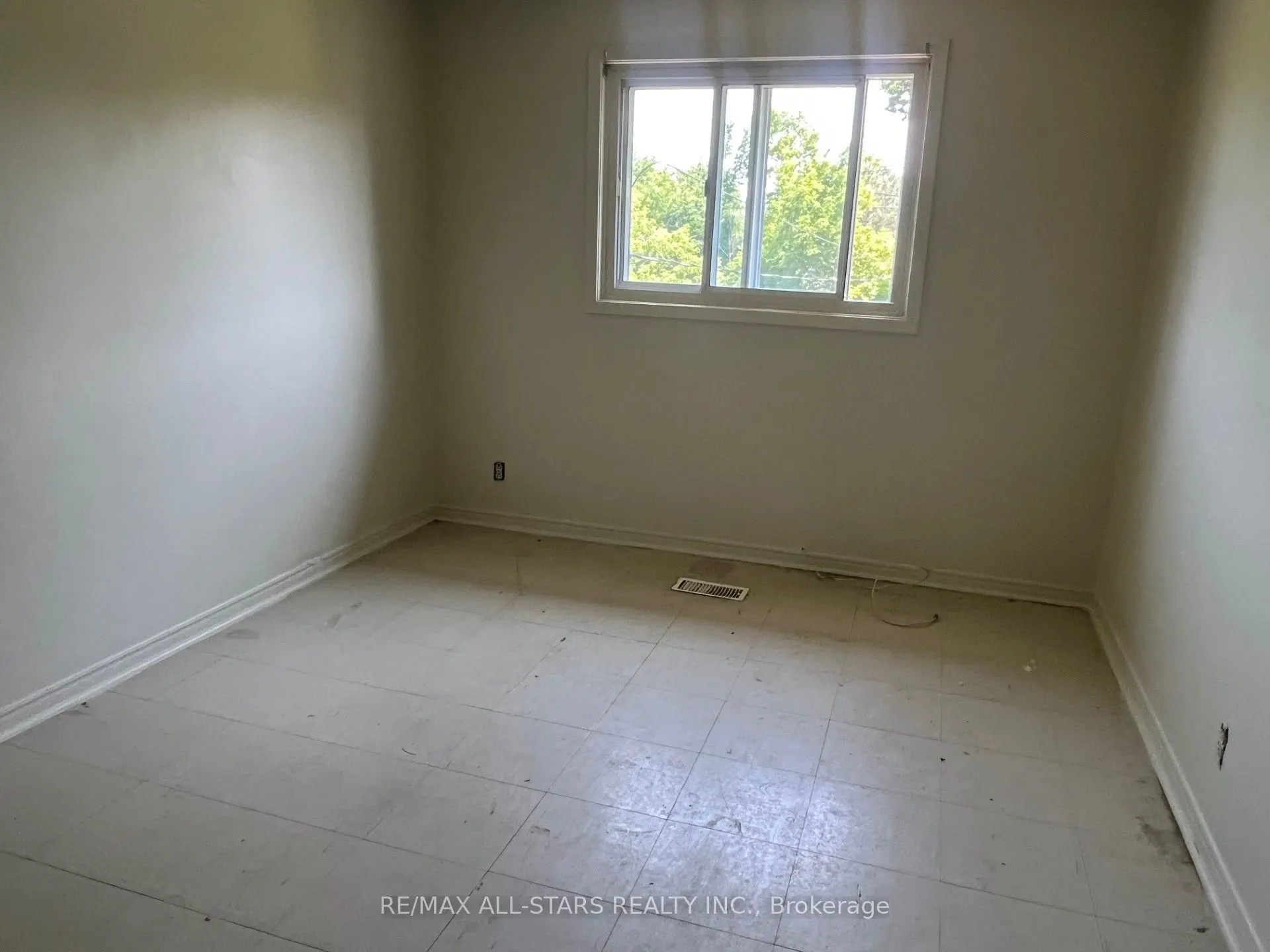 53 Maryknoll Avenue