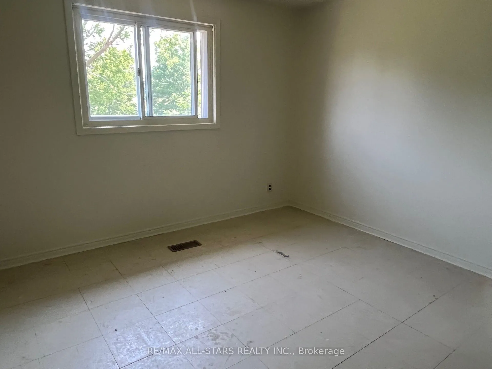 53 Maryknoll Avenue