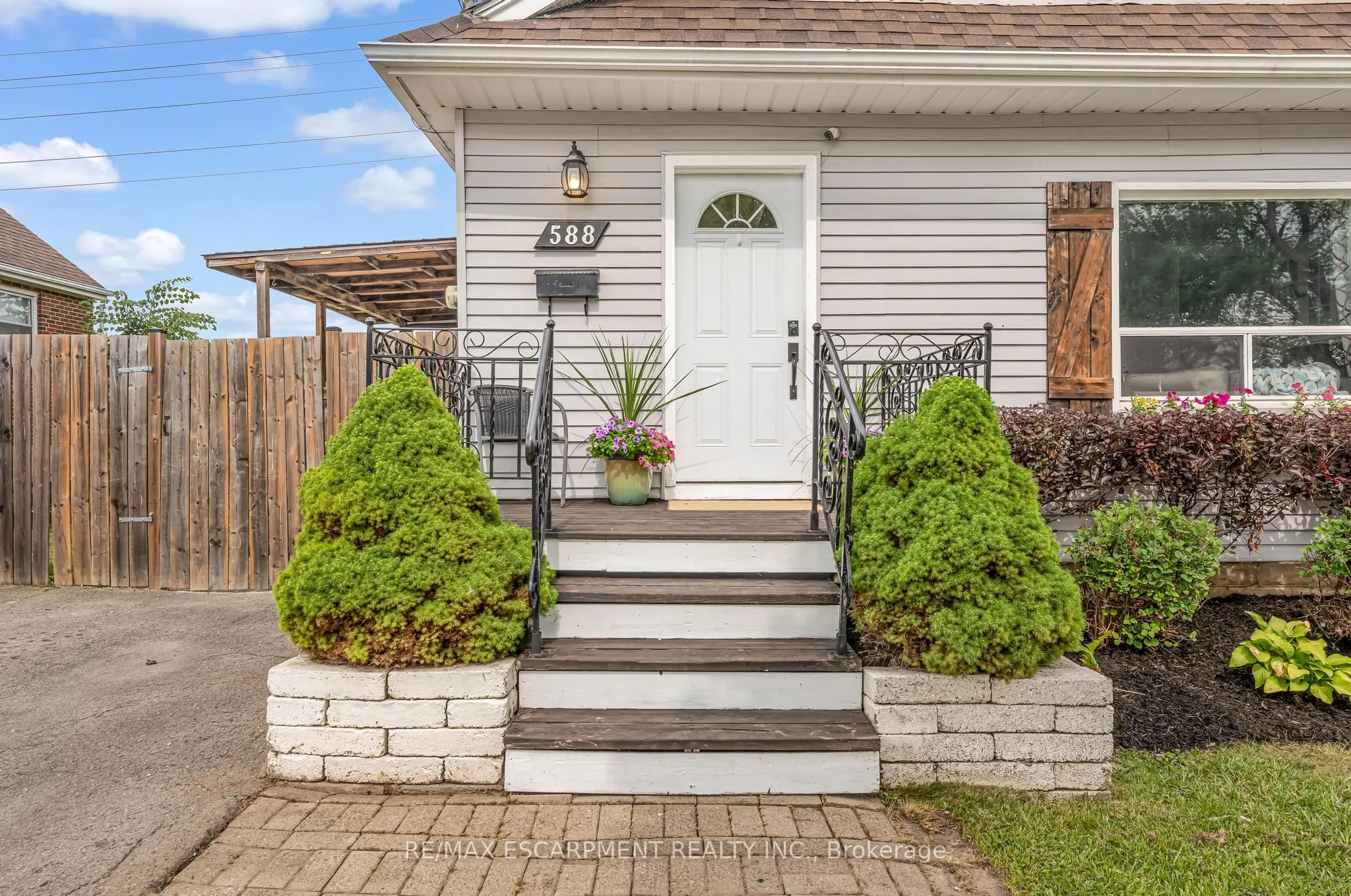 588 Cochrane Road
