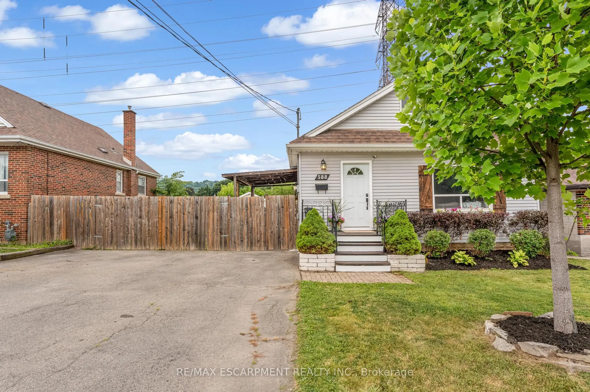 588 Cochrane Road