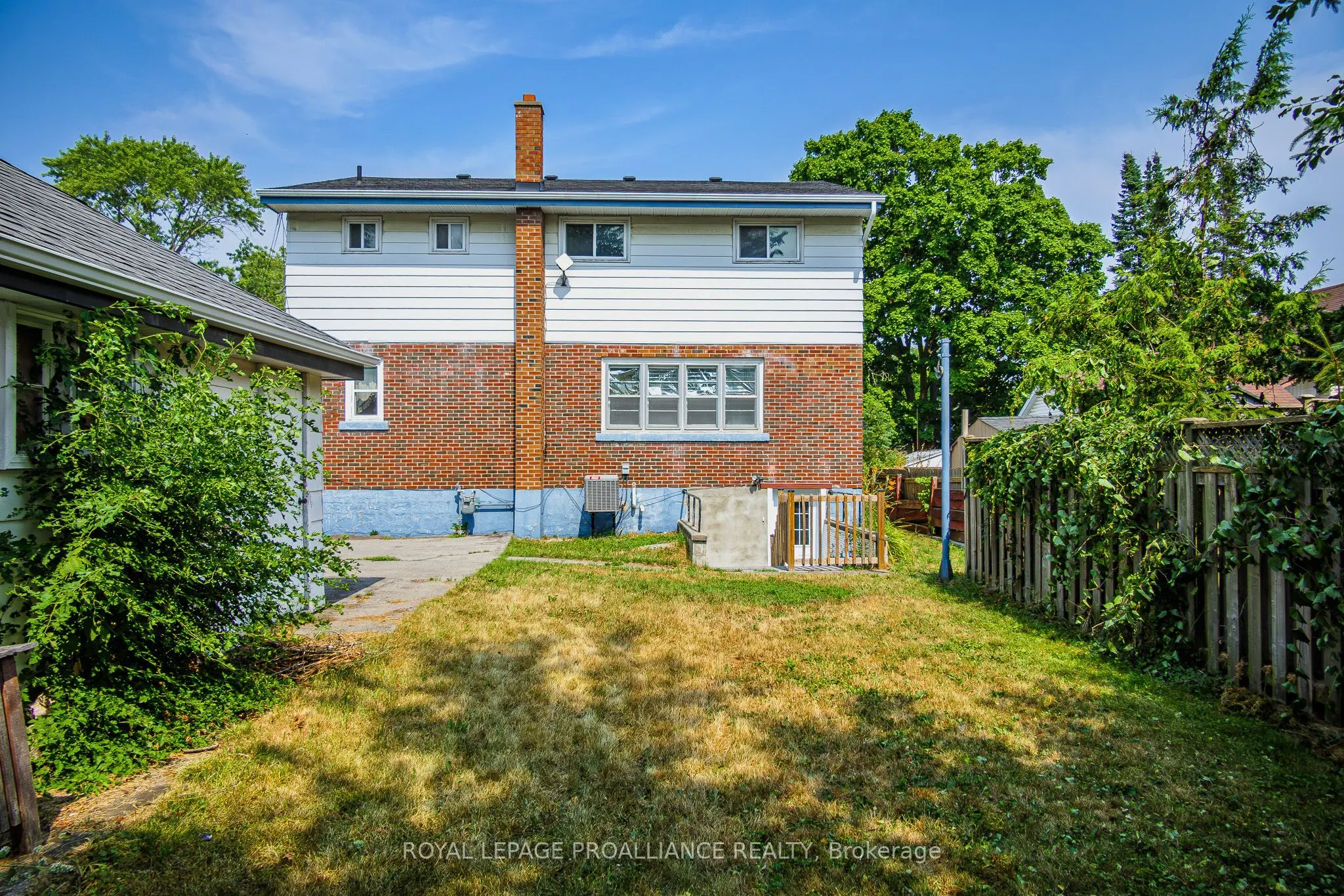 8 Reynolds Crescent