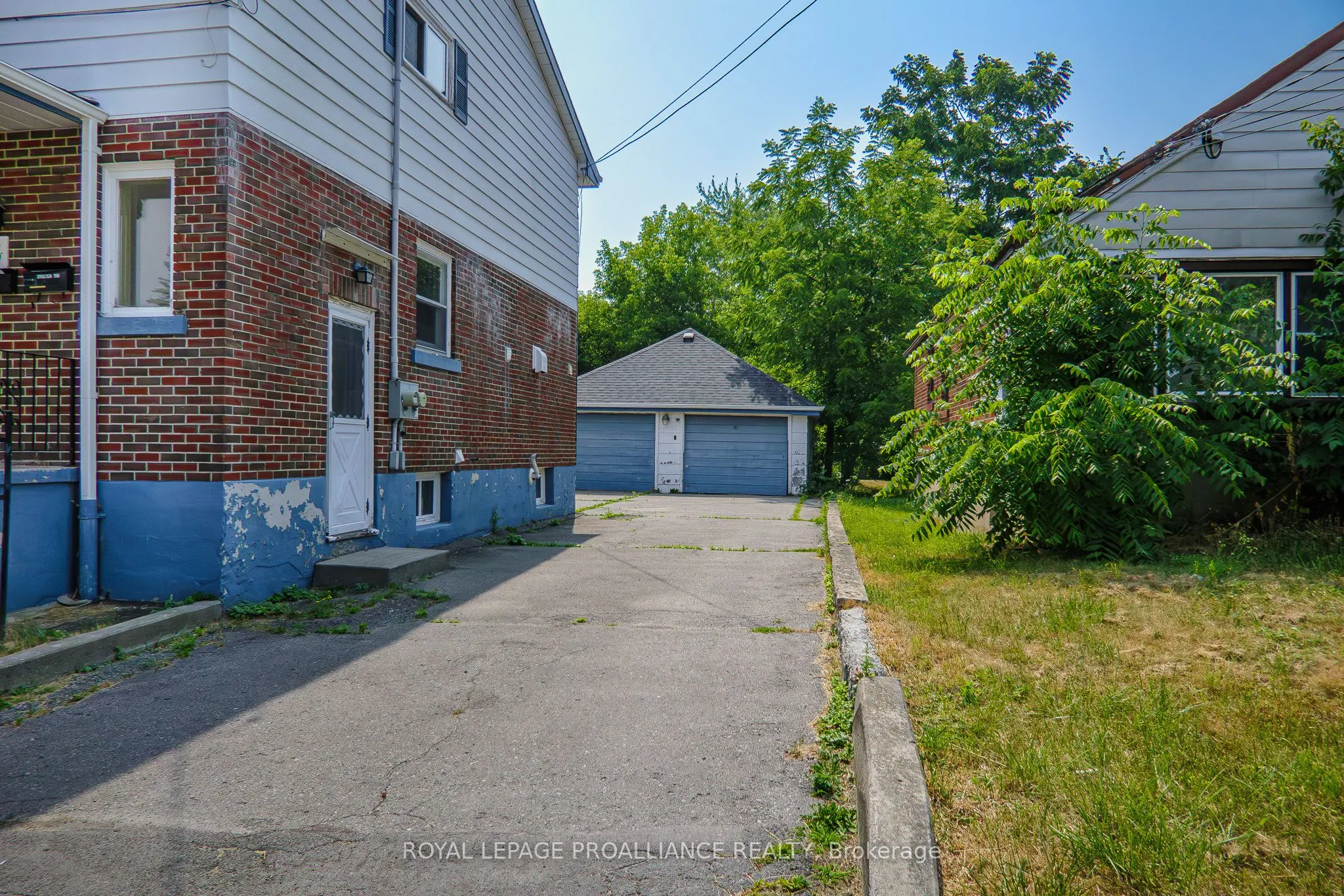 8 Reynolds Crescent