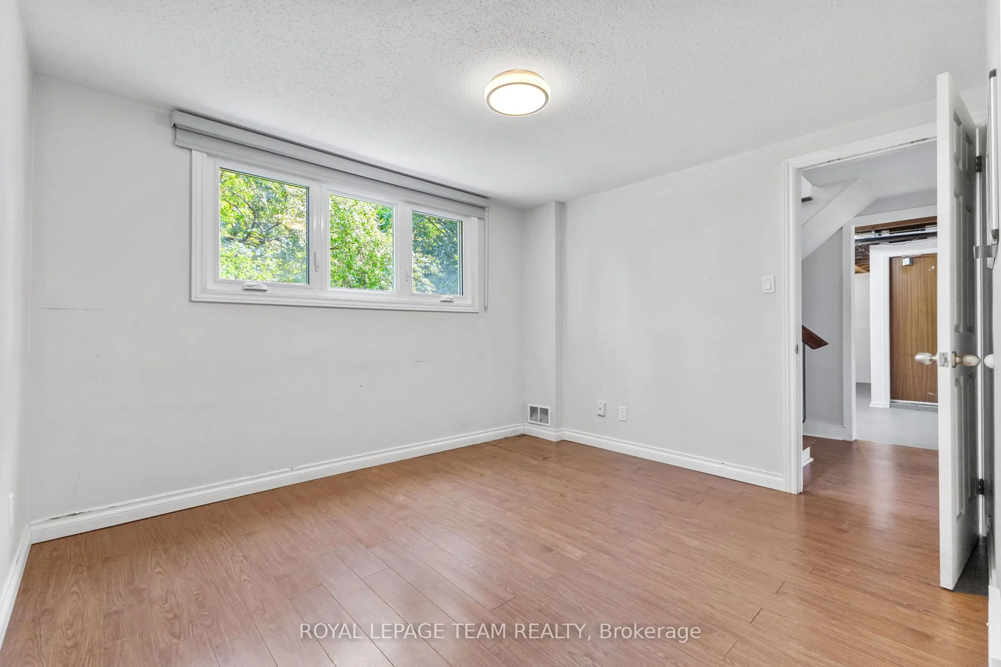 29 Ashgrove Crescent