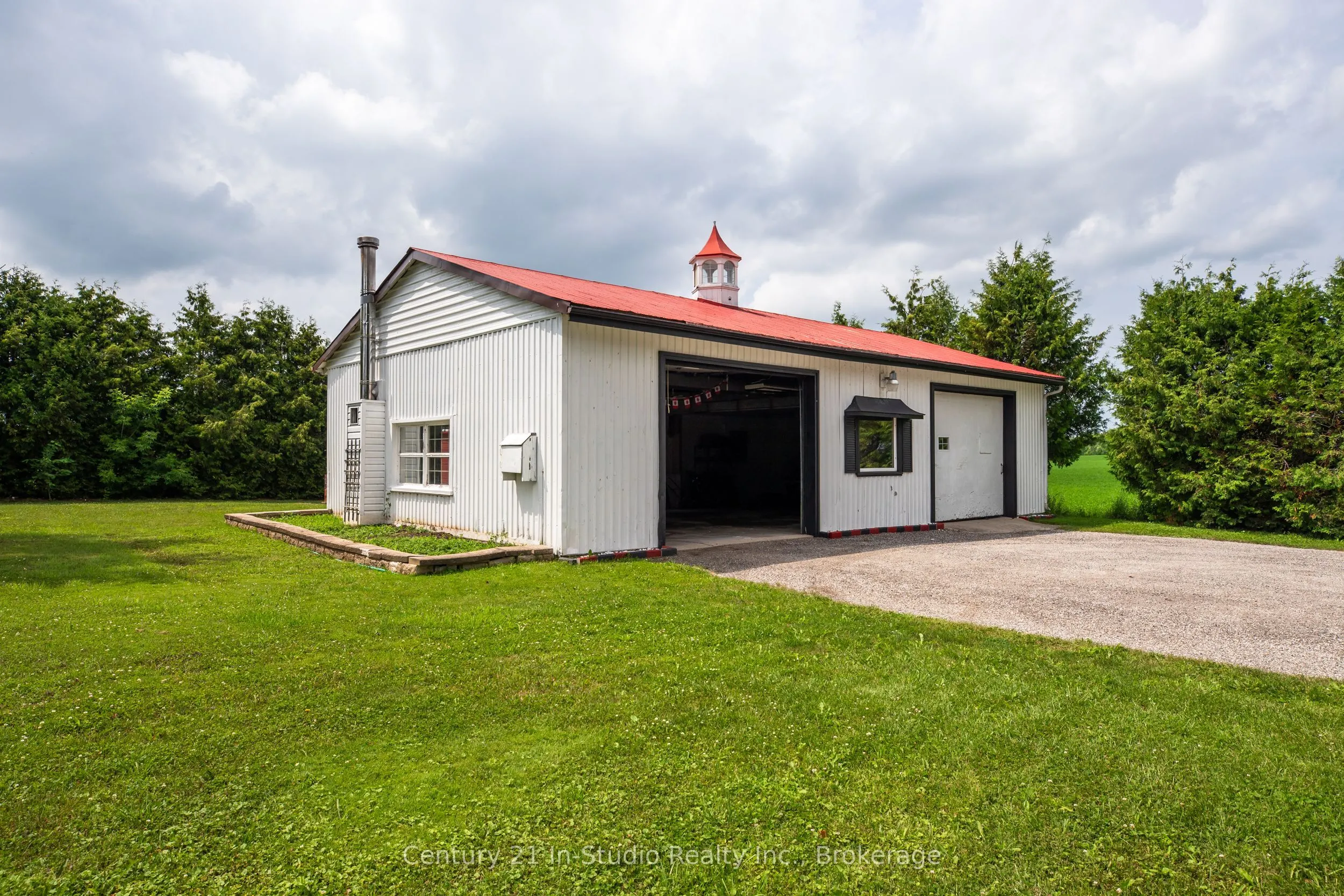 457898 Grey Road 11 Road