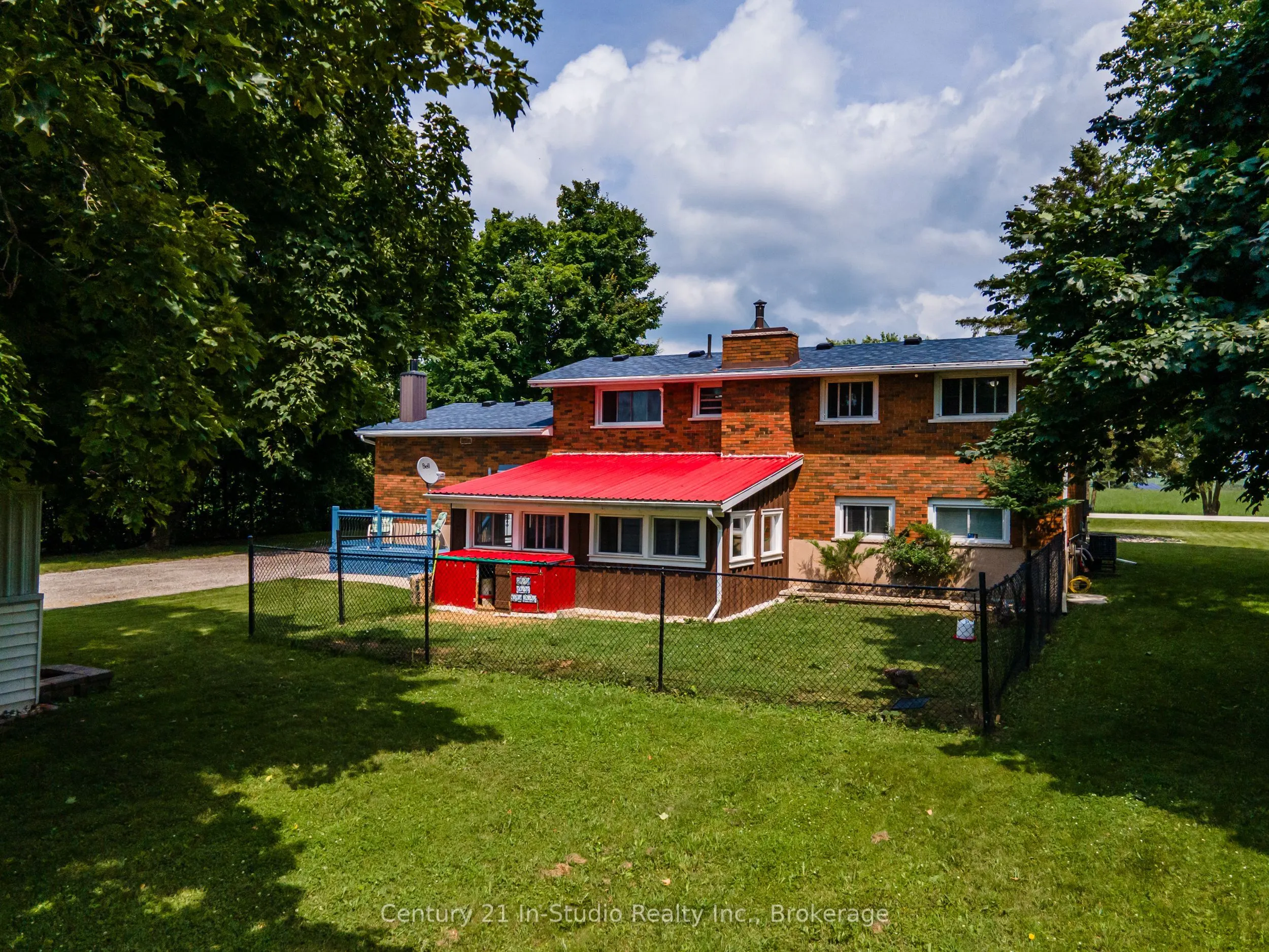 457898 Grey Road 11 Road