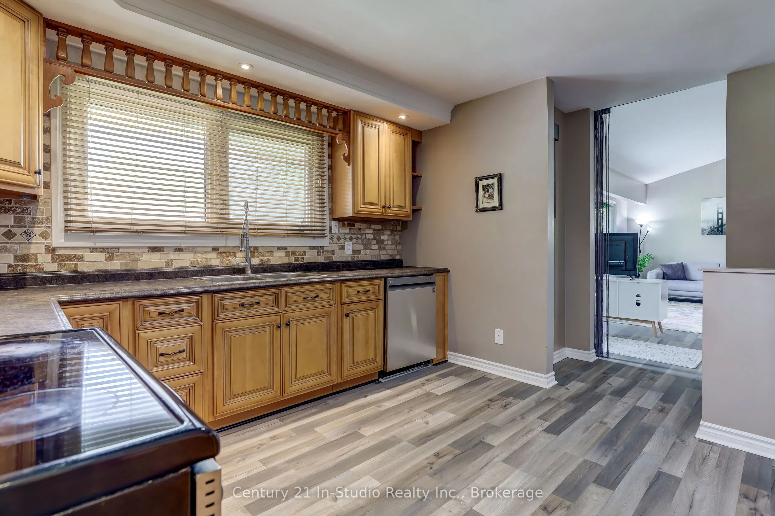 457898 Grey Road 11 Road