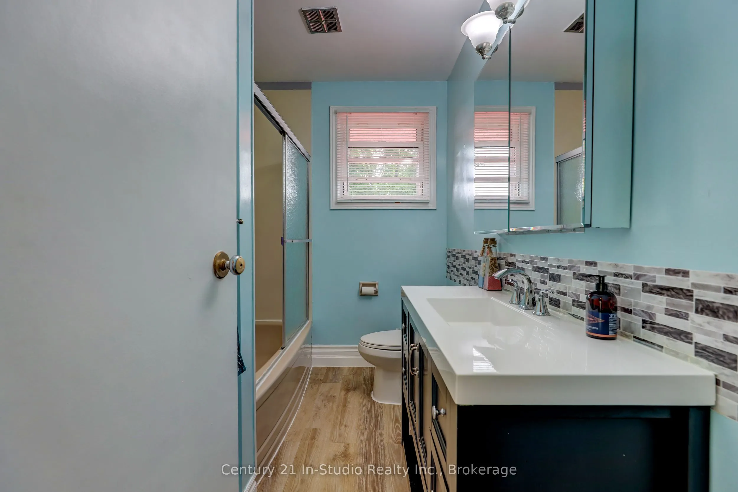 457898 Grey Road 11 Road