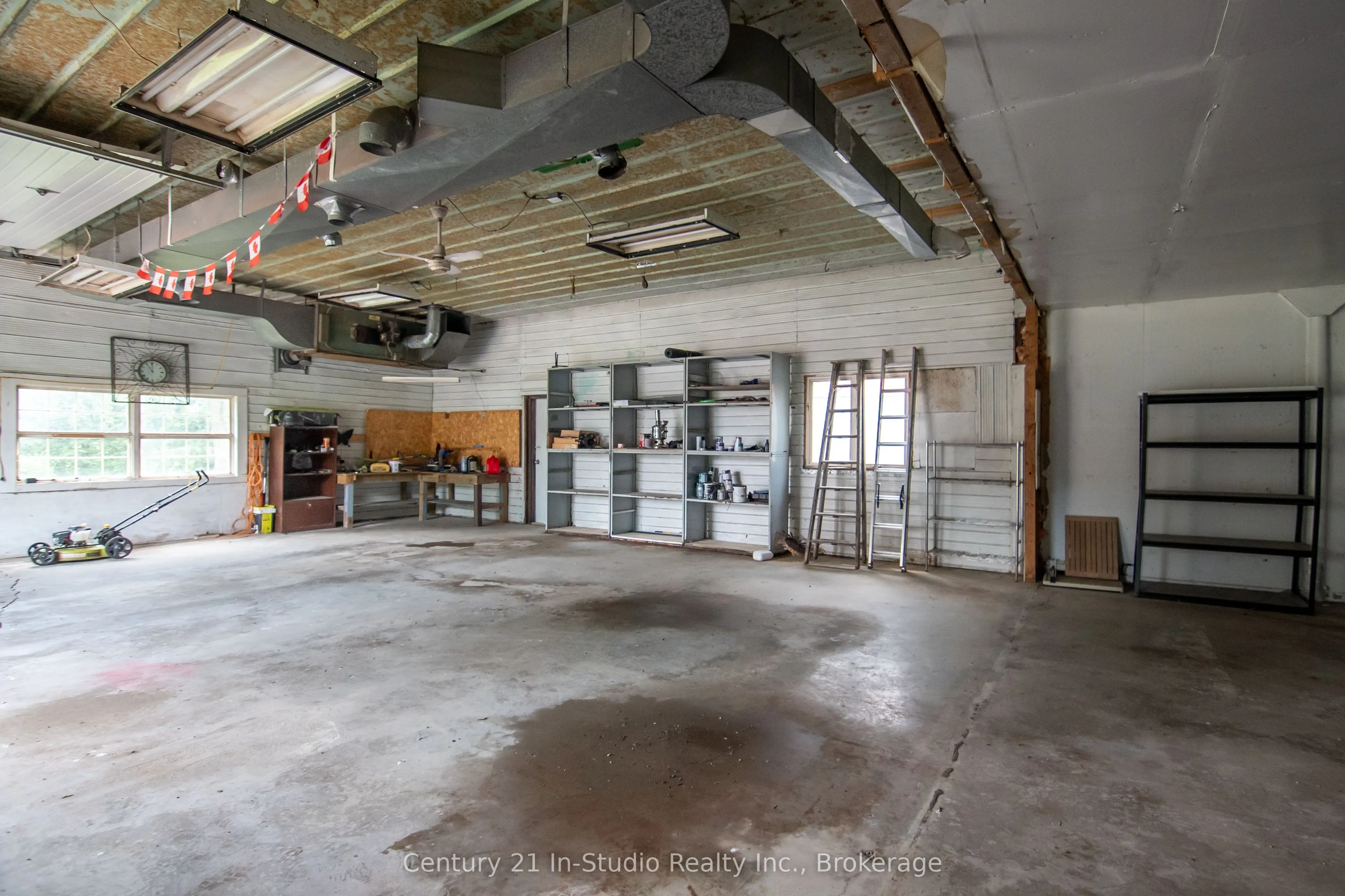 457898 Grey Road 11 Road