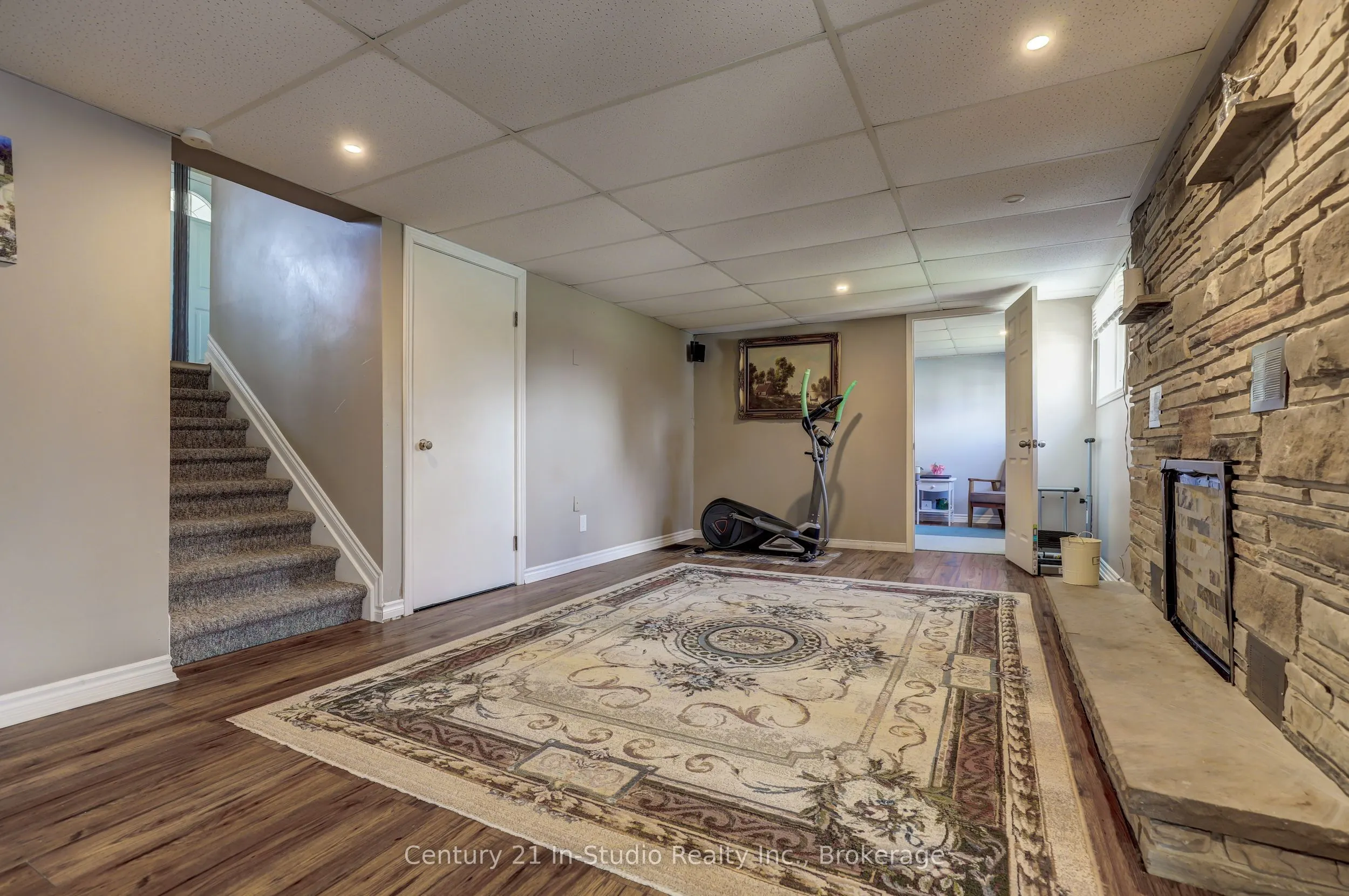 457898 Grey Road 11 Road
