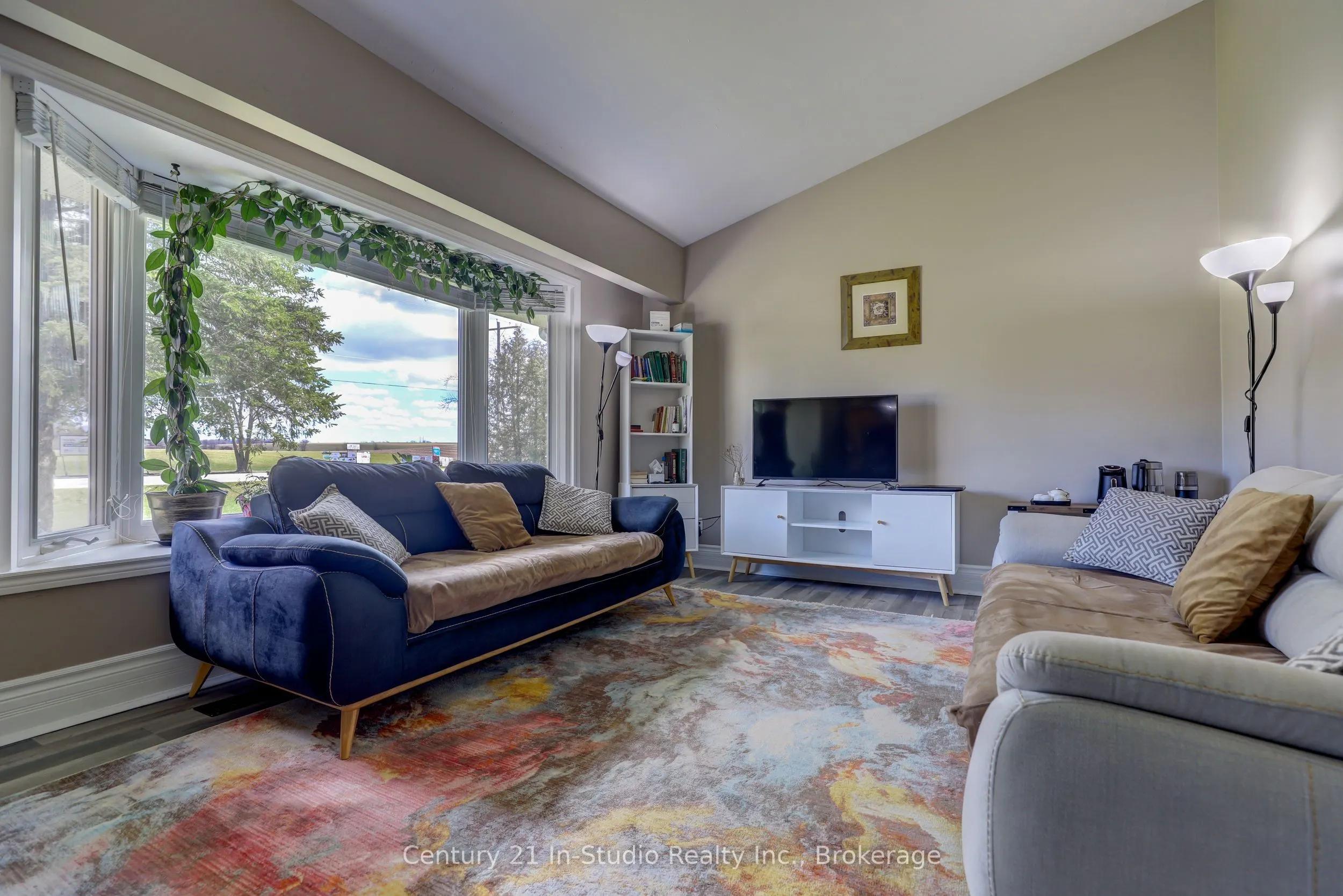 457898 Grey Road 11 Road