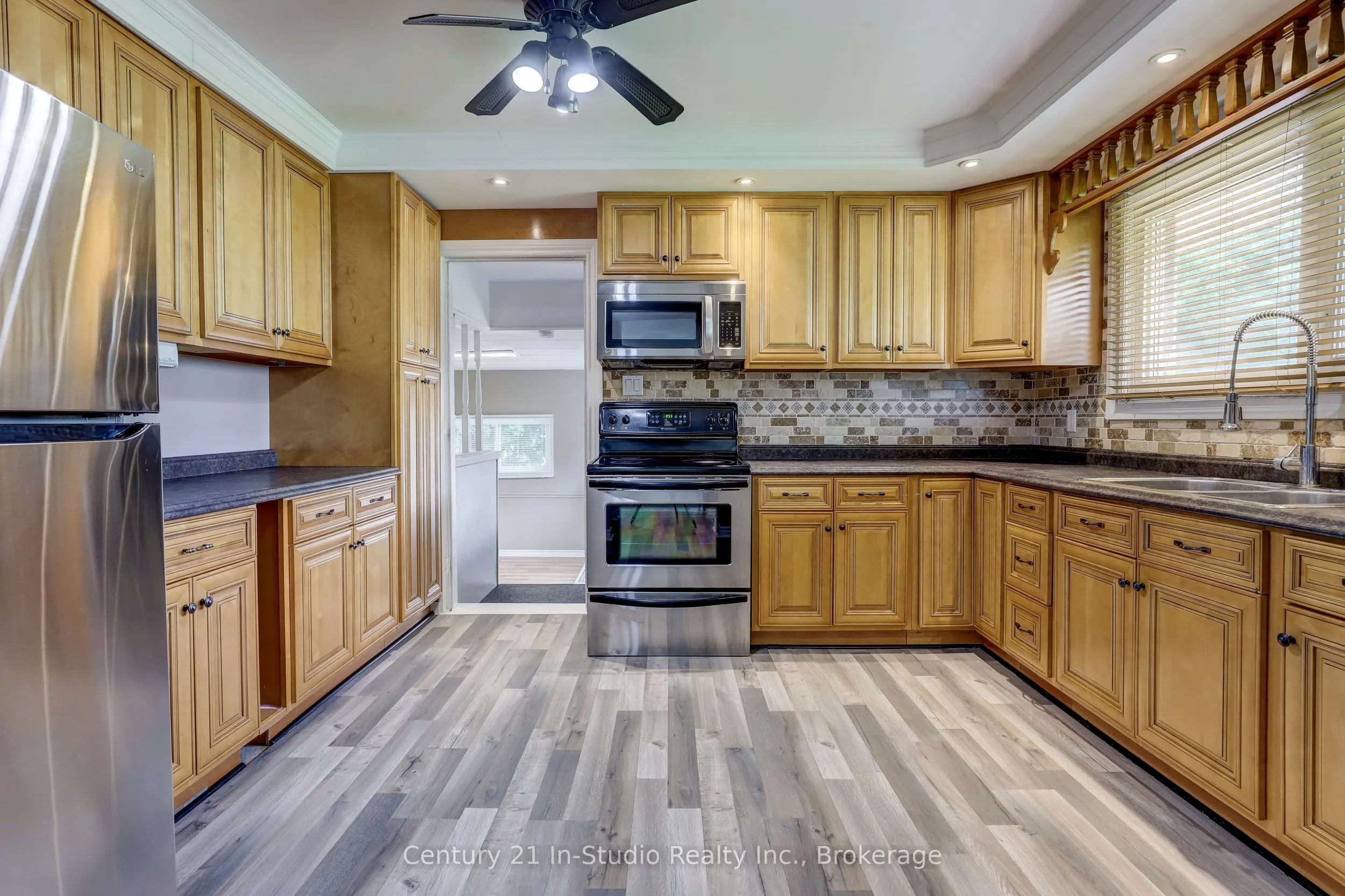457898 Grey Road 11 Road