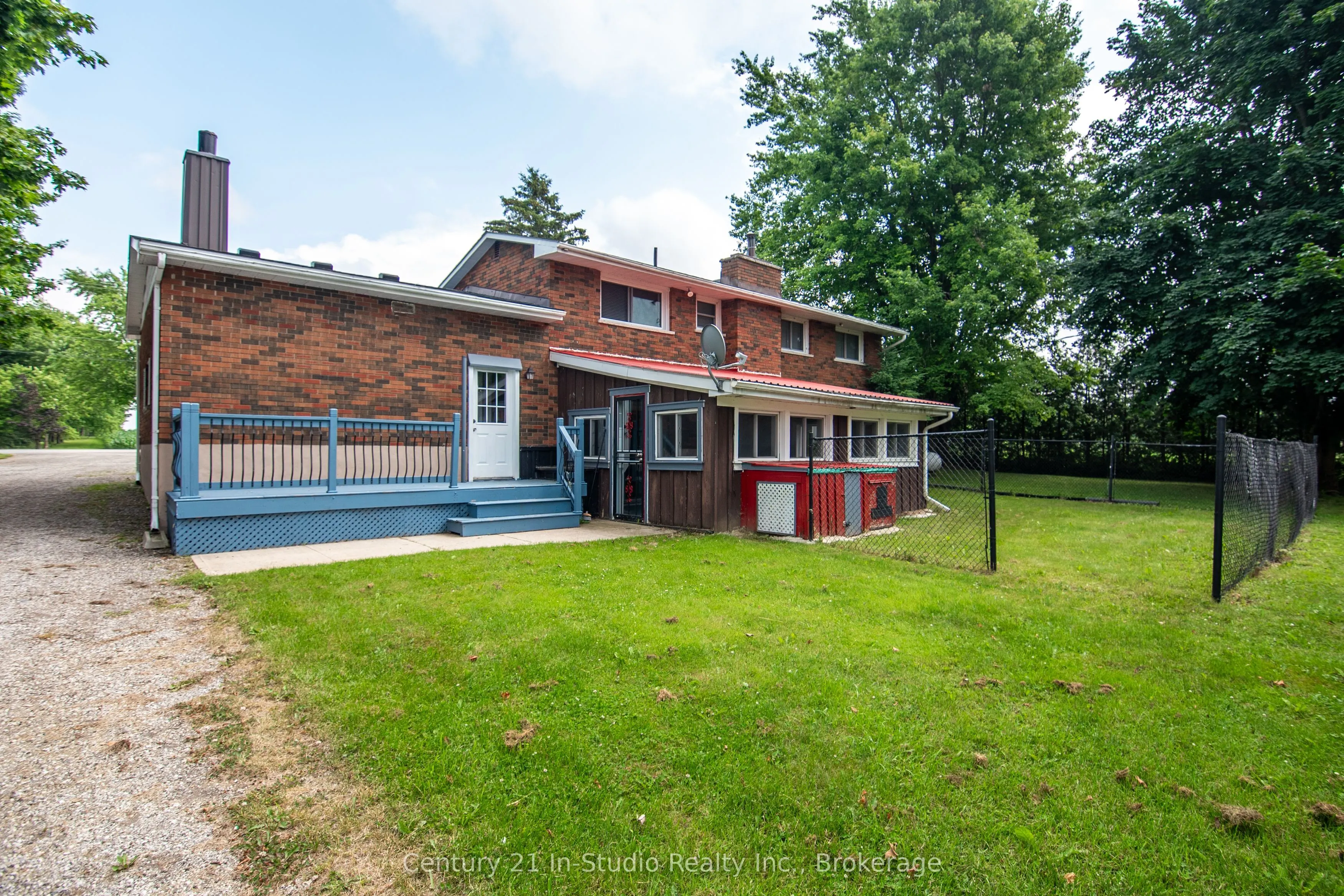 457898 Grey Road 11 Road