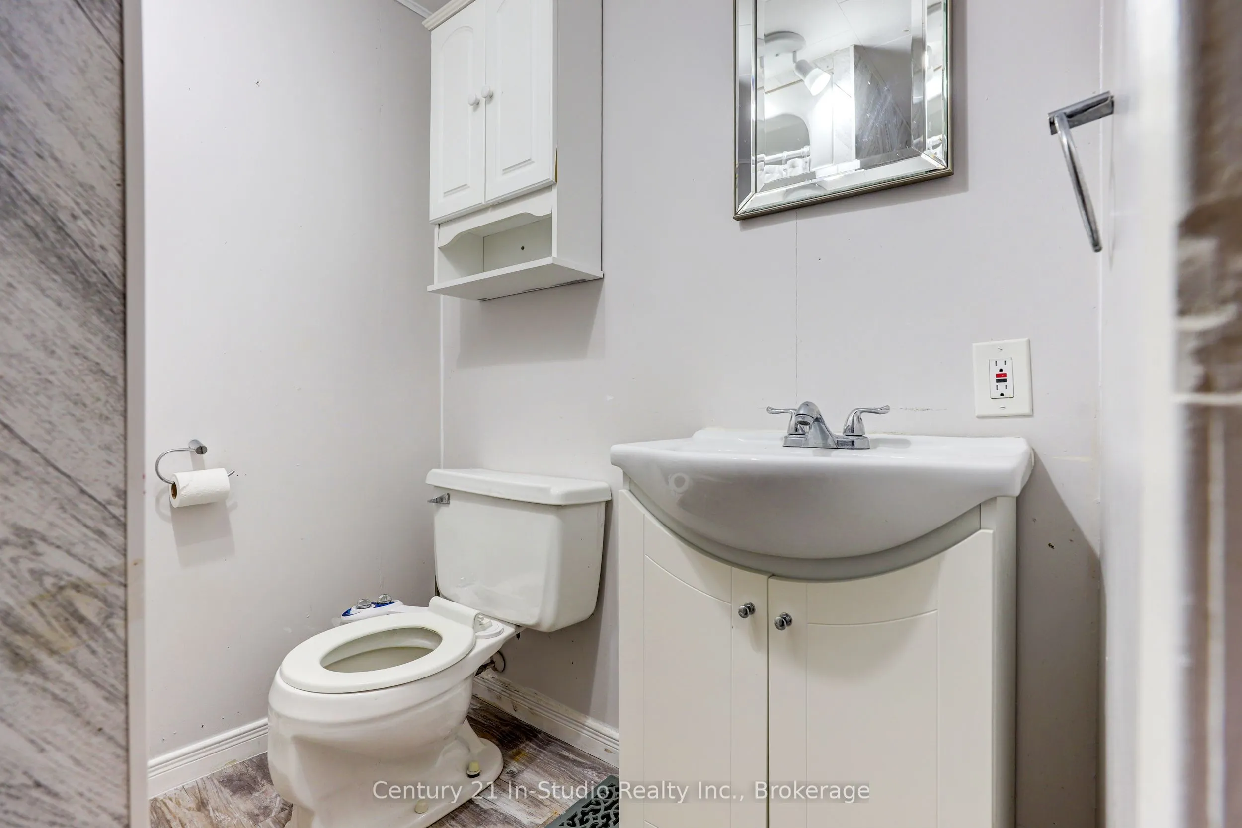 457898 Grey Road 11 Road