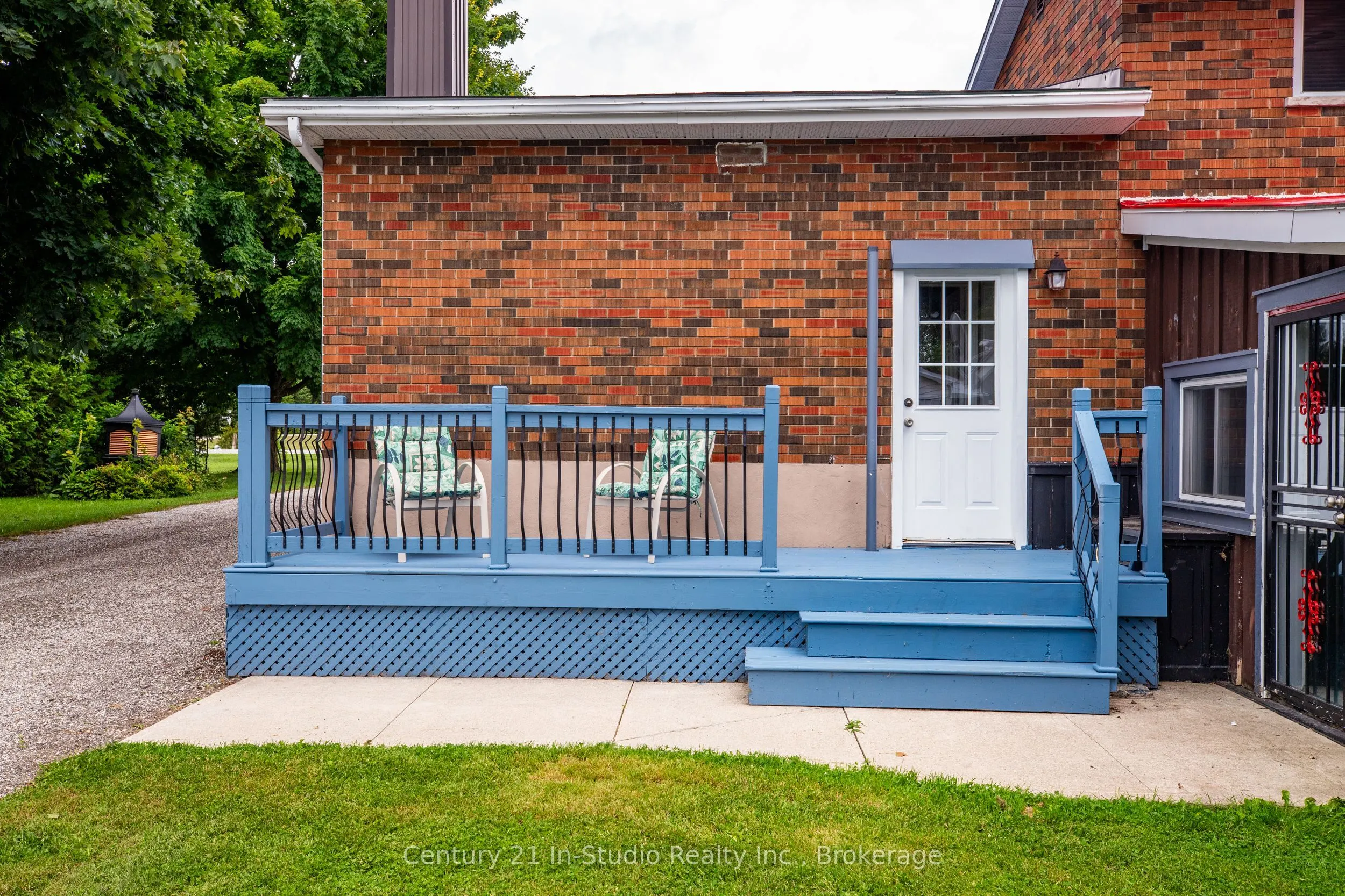 457898 Grey Road 11 Road
