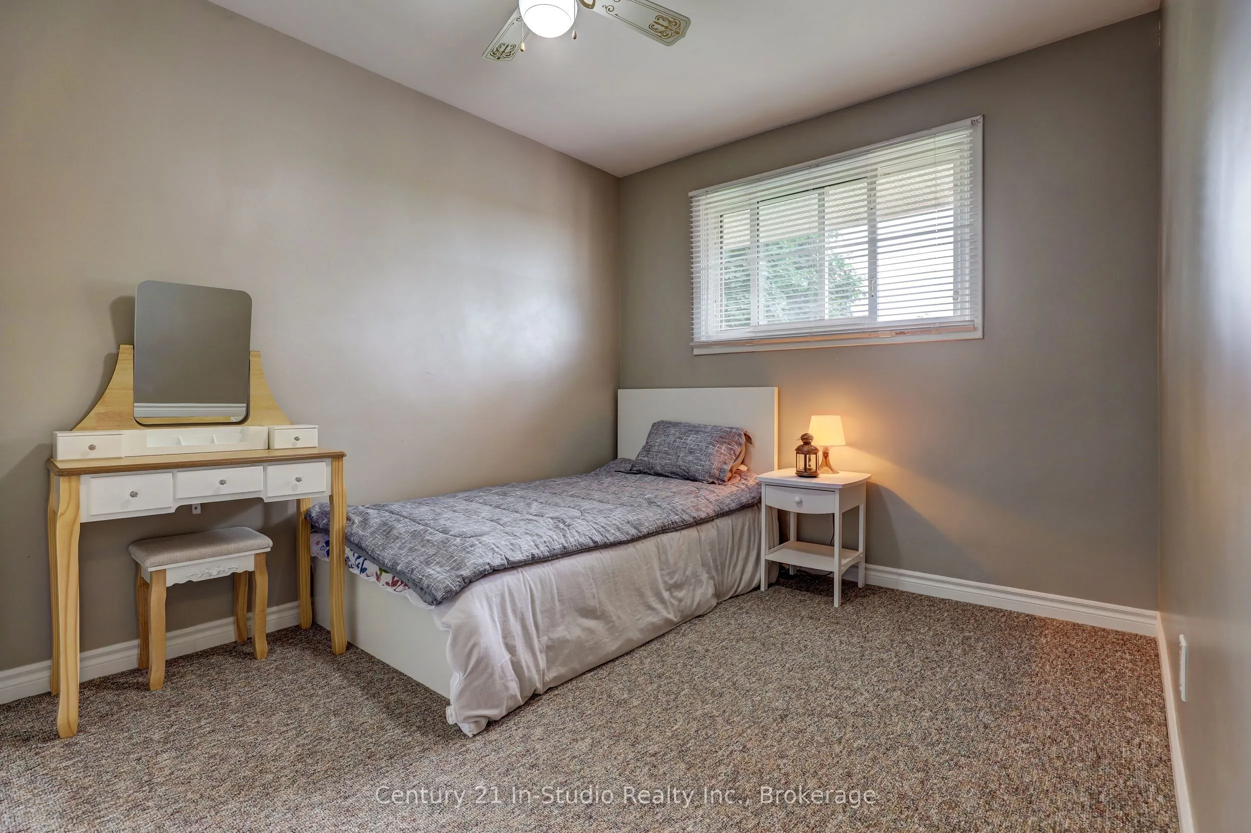 457898 Grey Road 11 Road