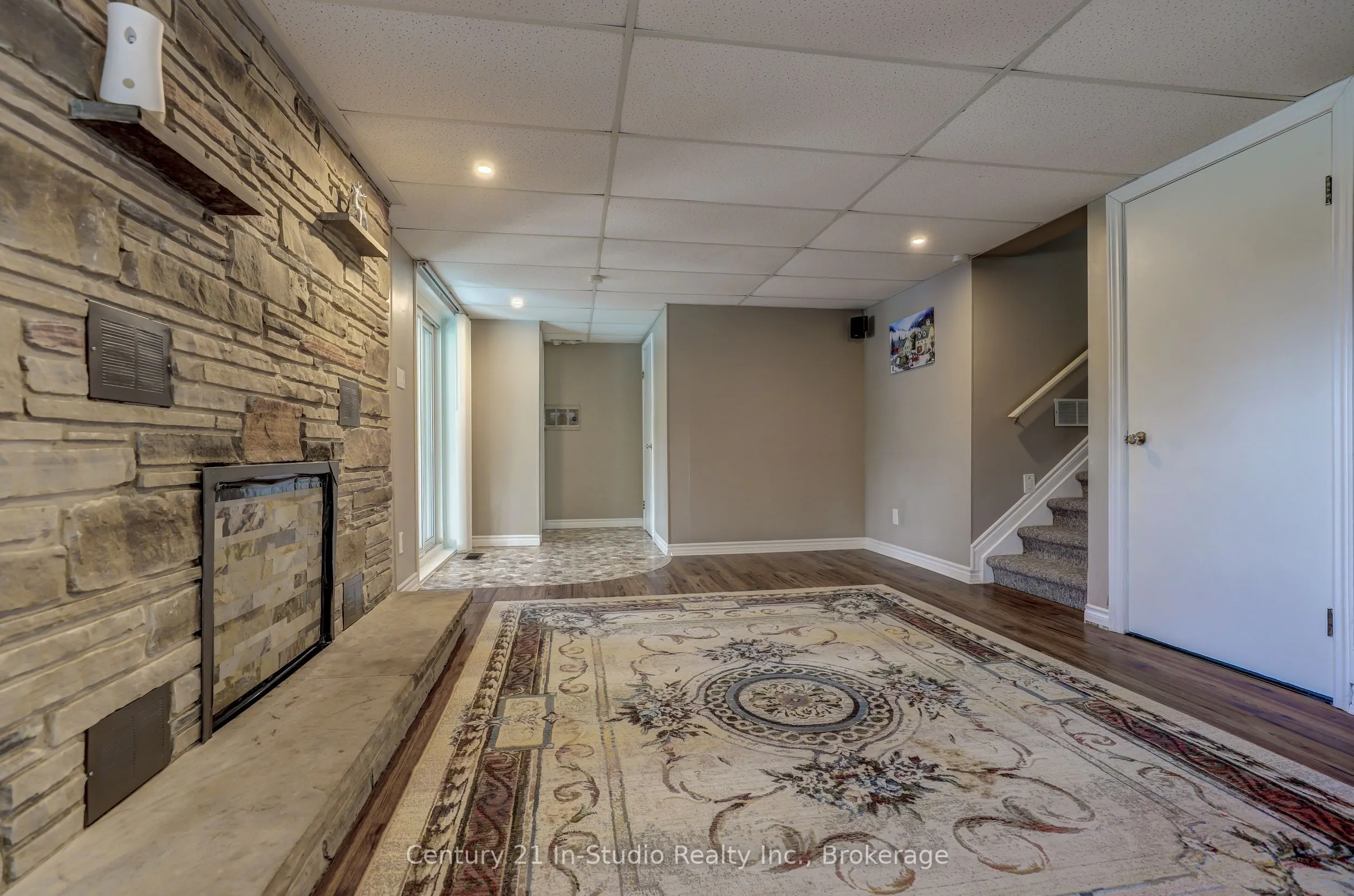 457898 Grey Road 11 Road
