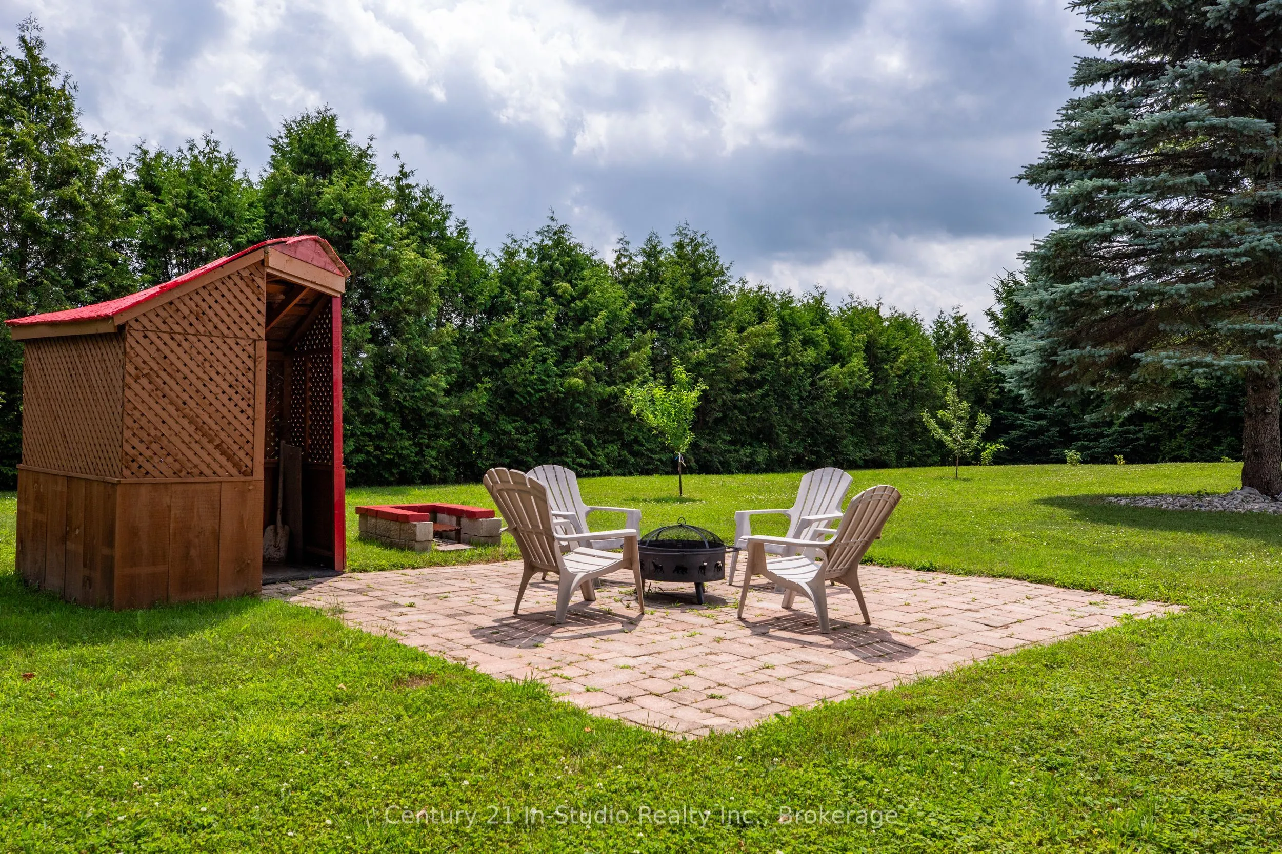 457898 Grey Road 11 Road