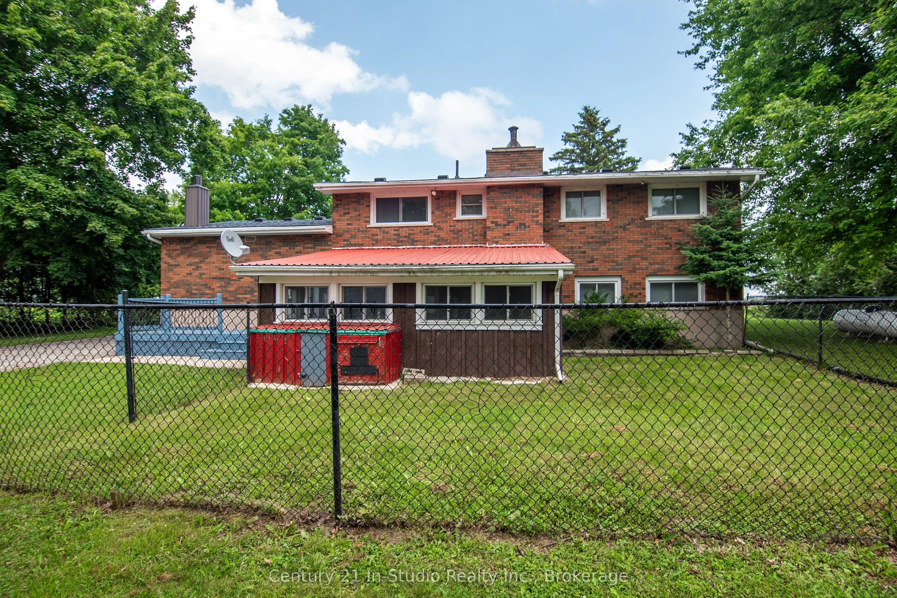 457898 Grey Road 11 Road