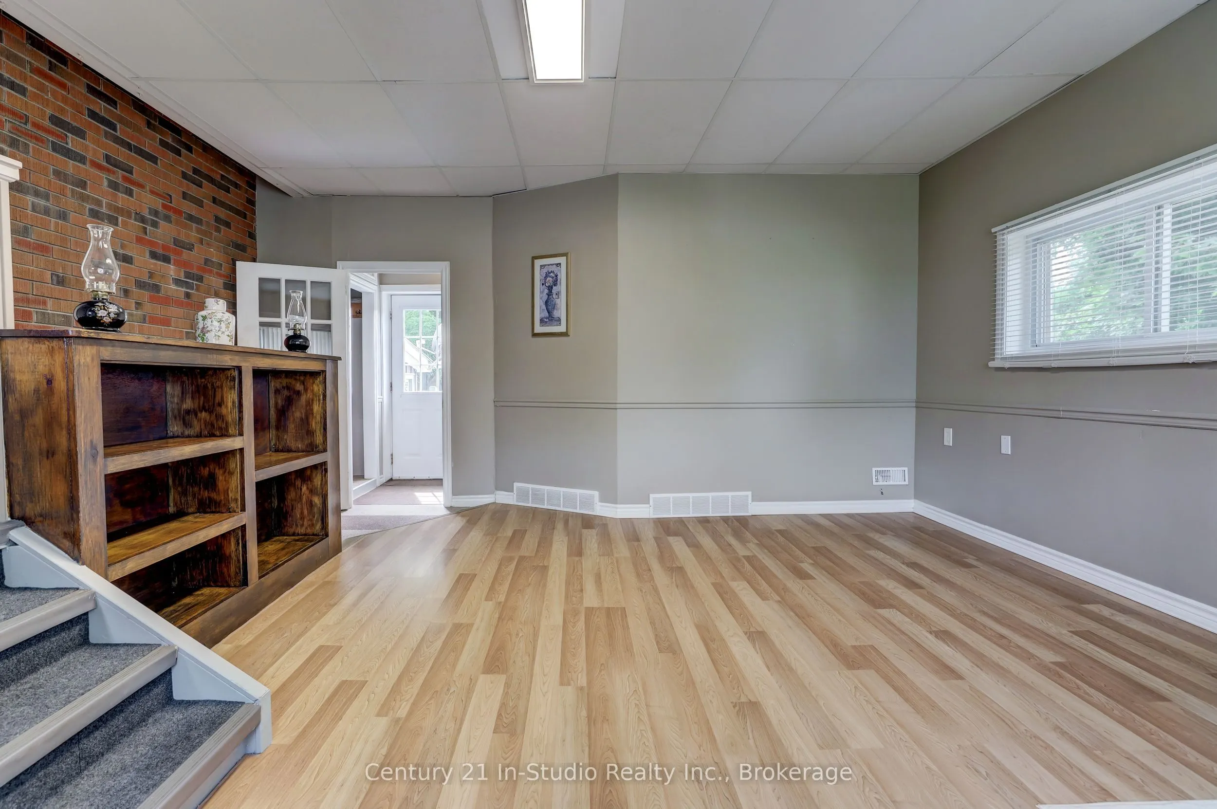 457898 Grey Road 11 Road
