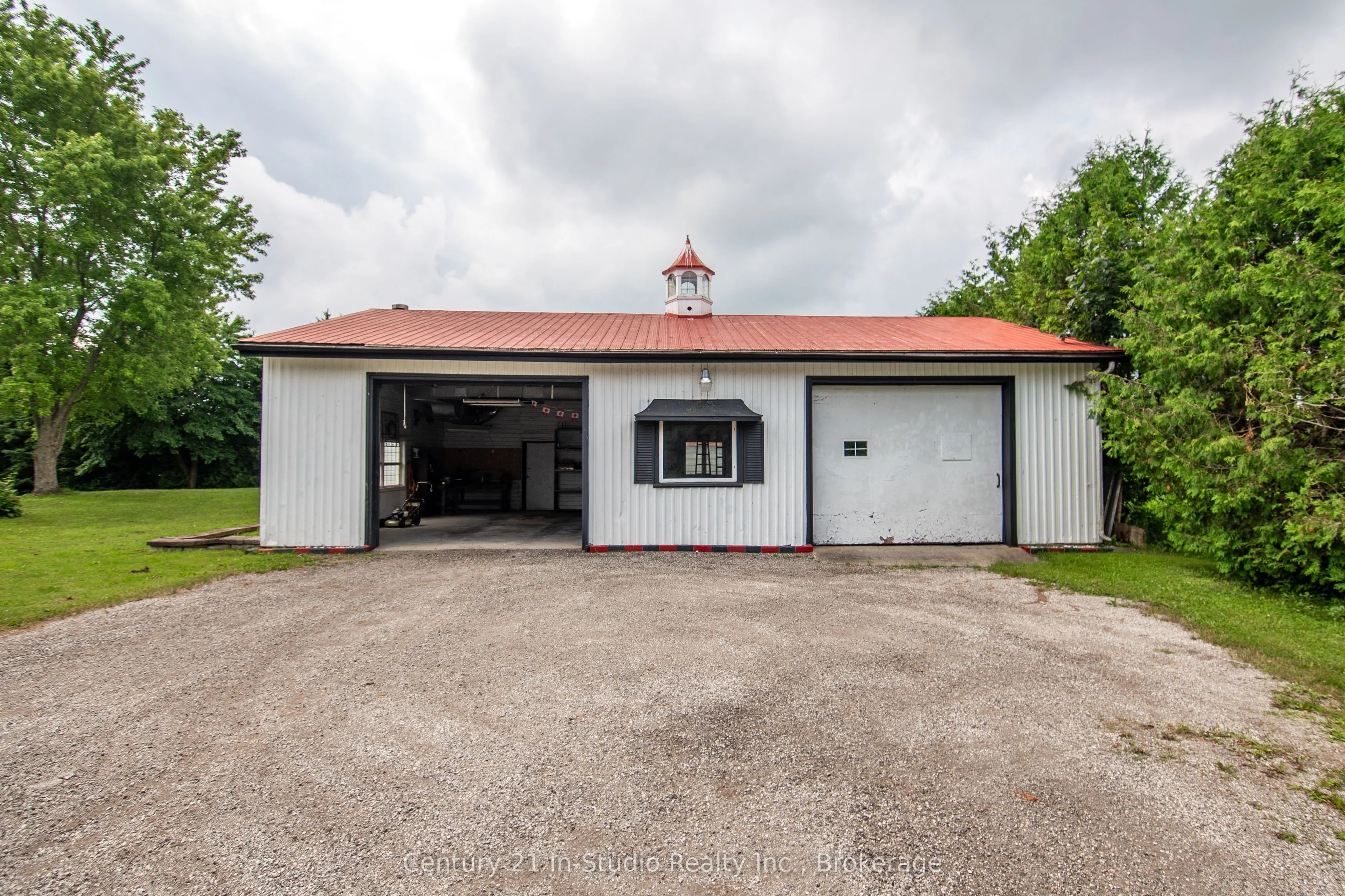 457898 Grey Road 11 Road