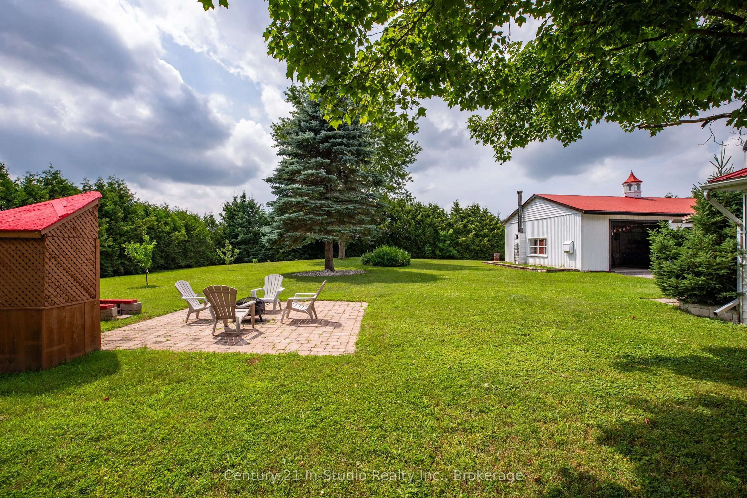 457898 Grey Road 11 Road