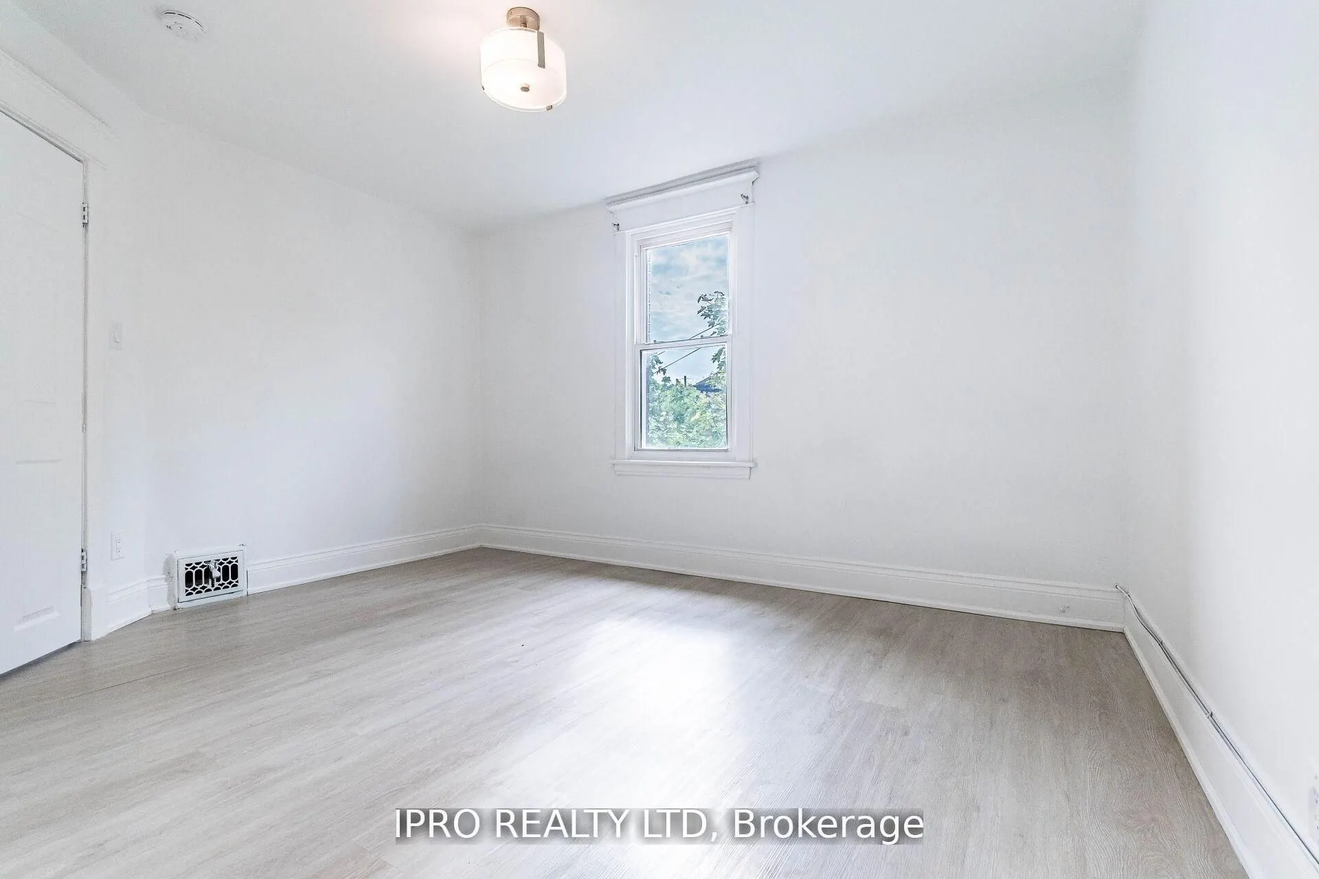 35 Chestnut Avenue