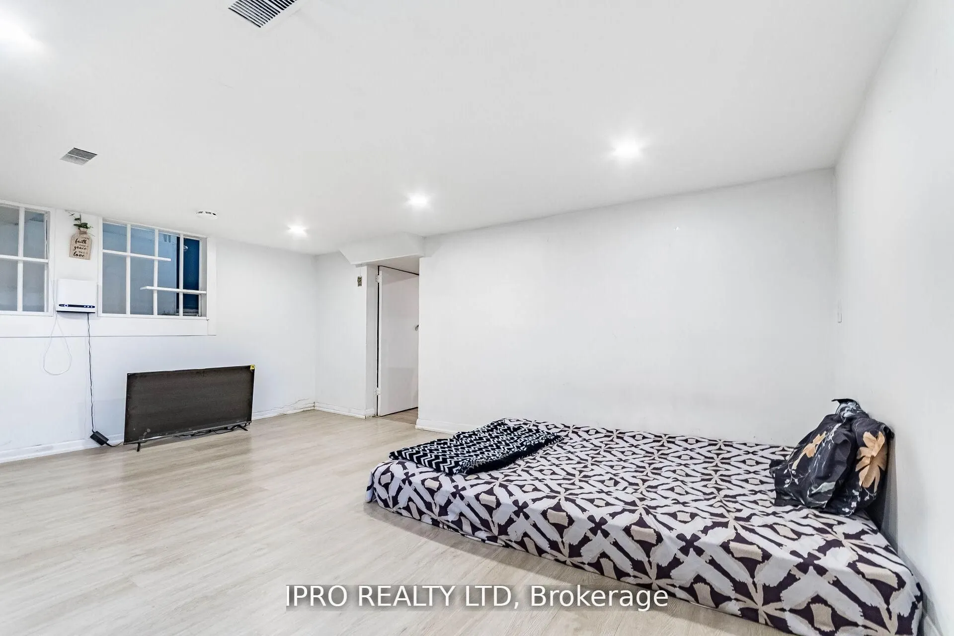 35 Chestnut Avenue