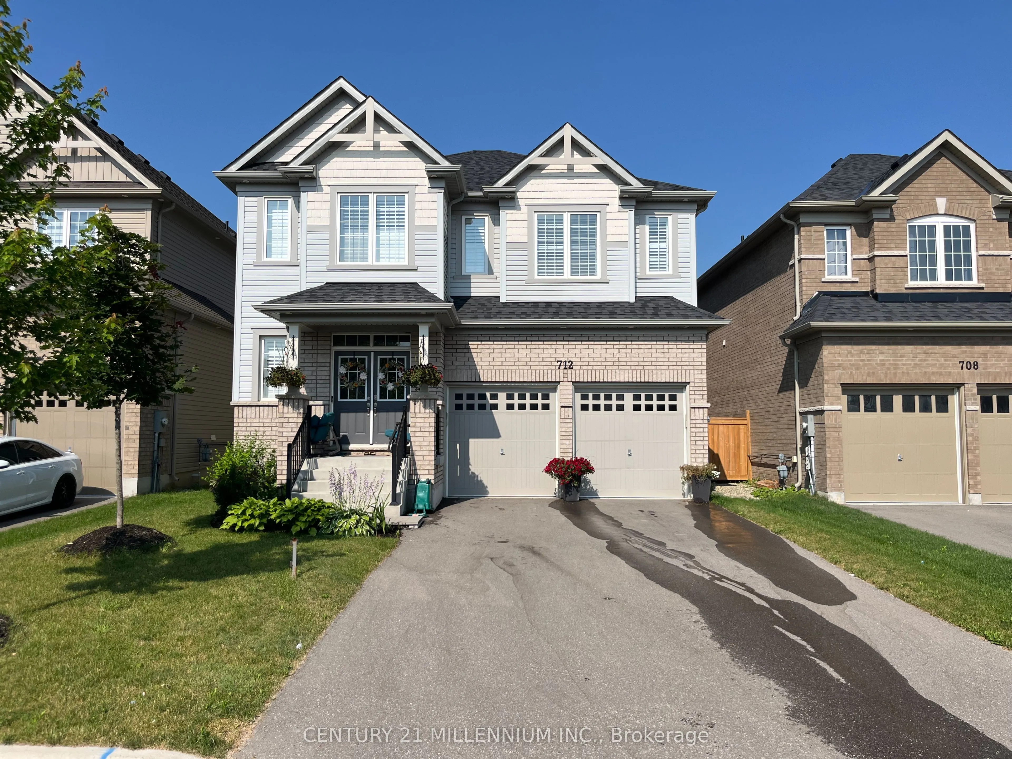 712 Gilmour Crescent