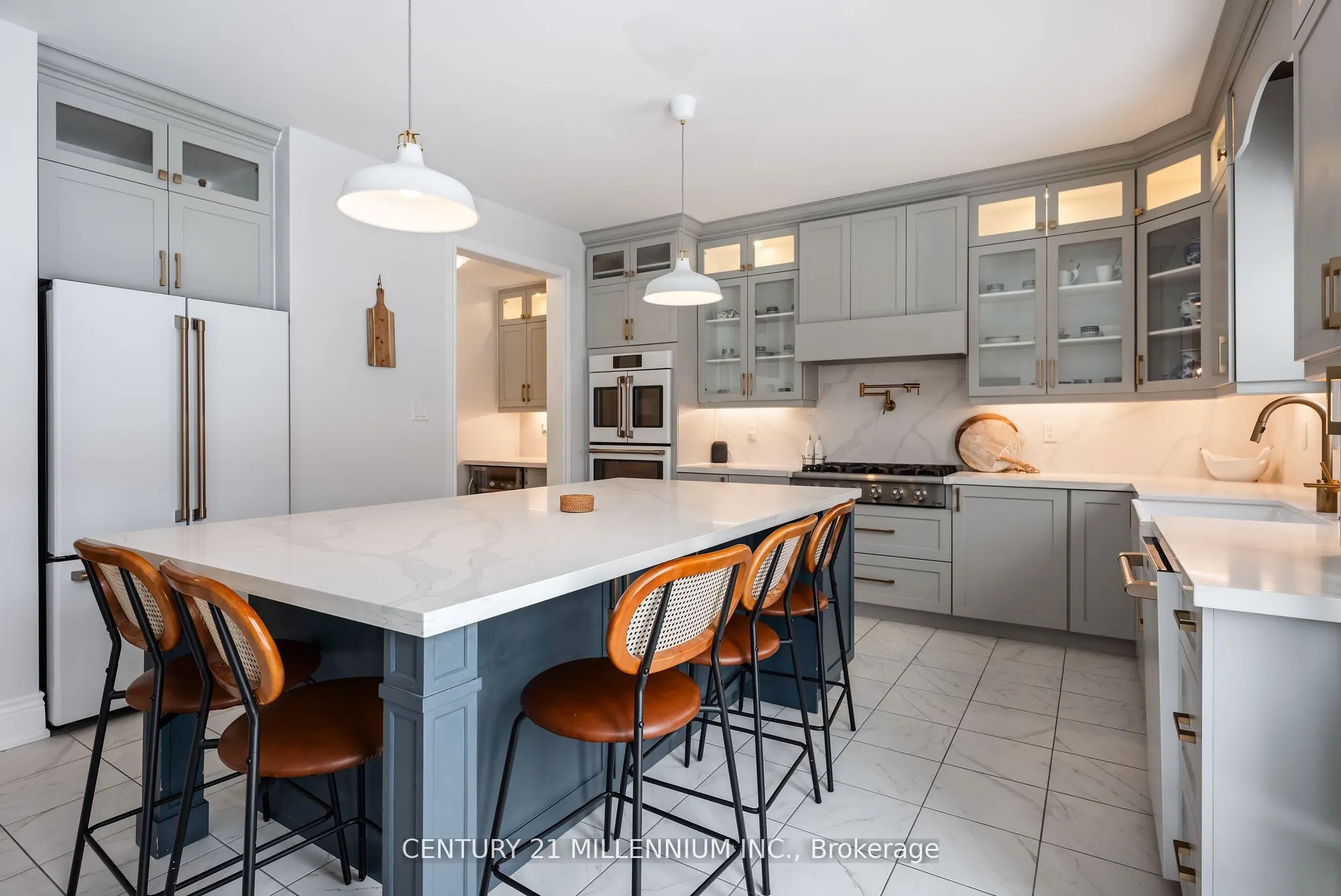 712 Gilmour Crescent